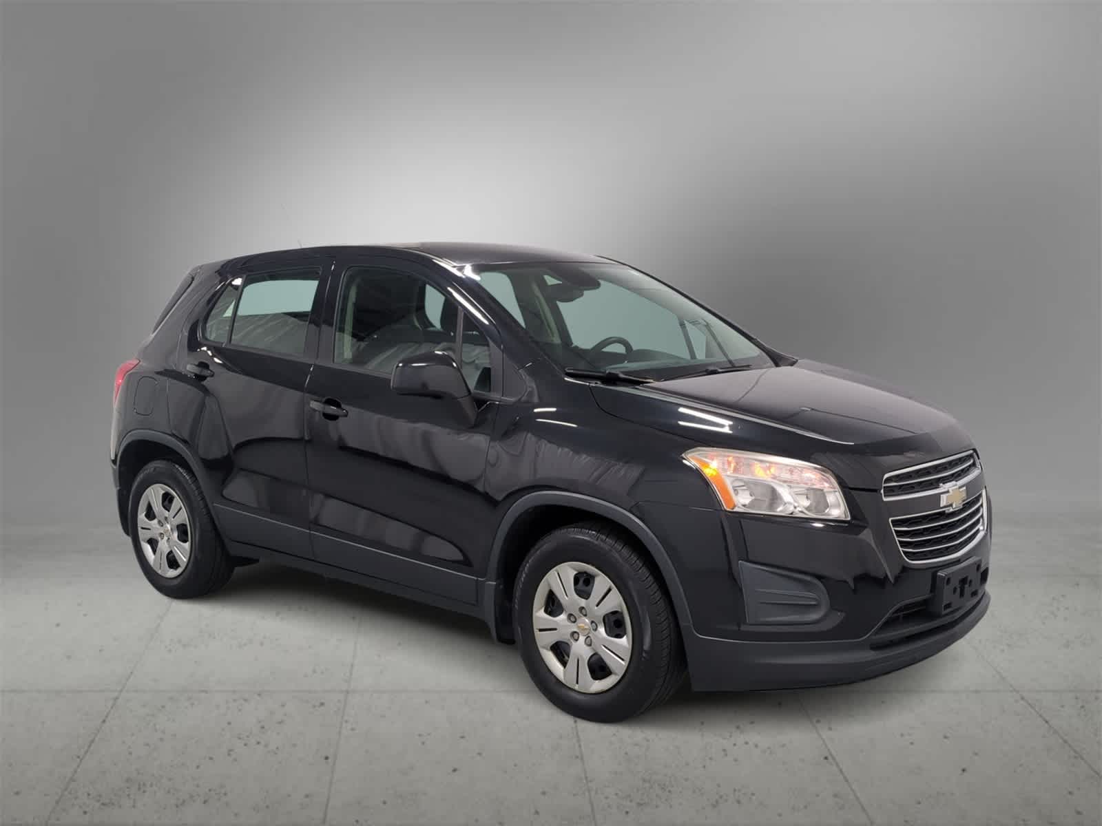 2016 Chevrolet Trax LS photo 2