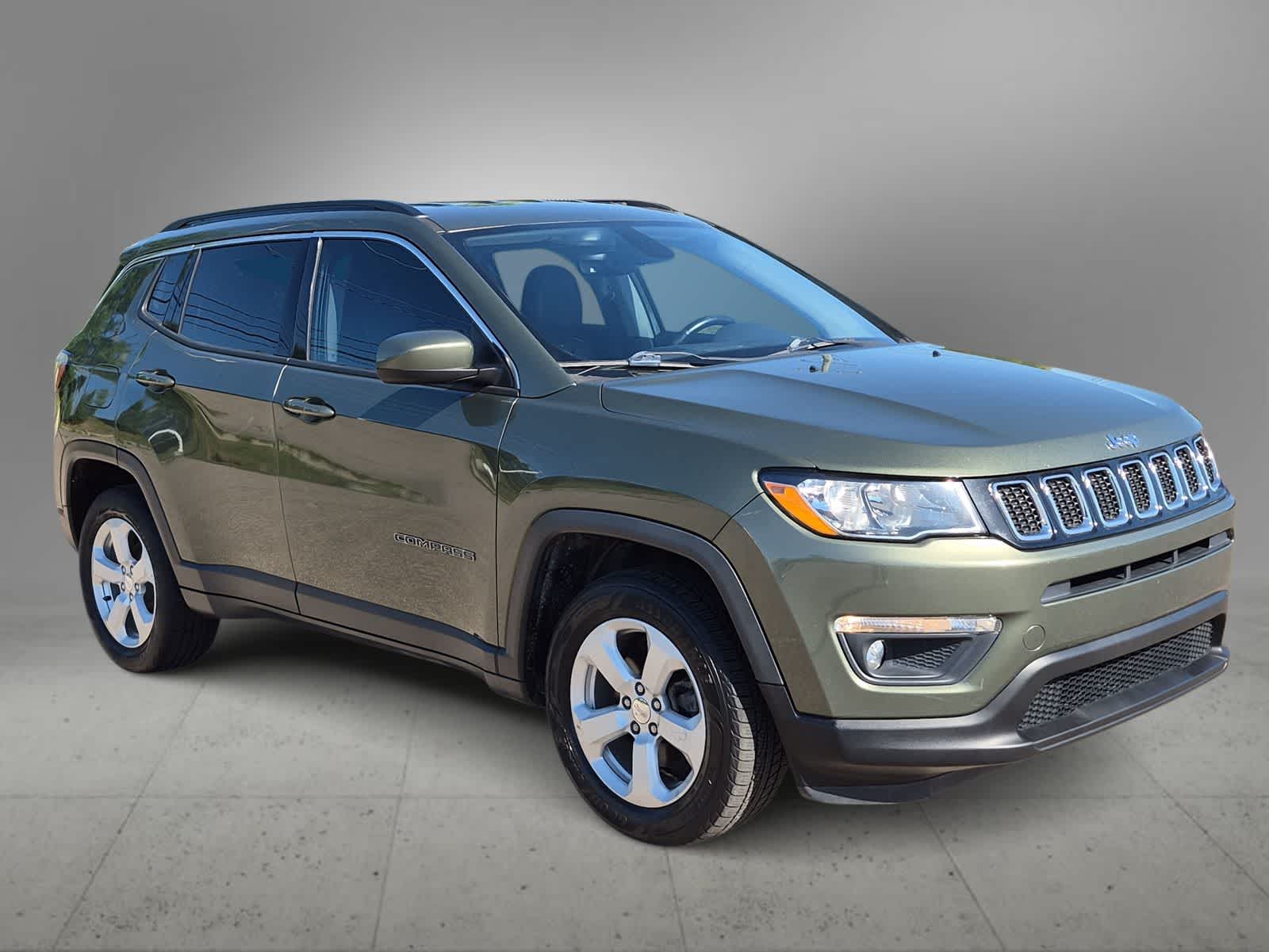 Used 2018 Jeep Compass Latitude with VIN 3C4NJDBB8JT104054 for sale in Farmington, MI
