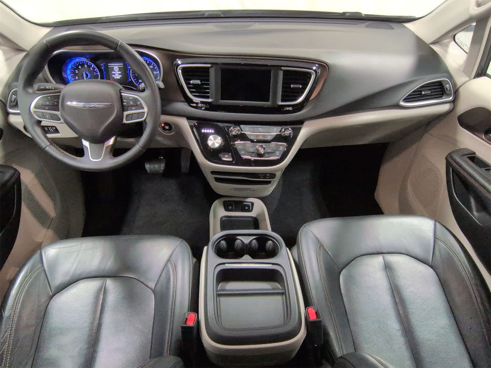 Thumbnail: 2018 Chrysler Pacifica - 16