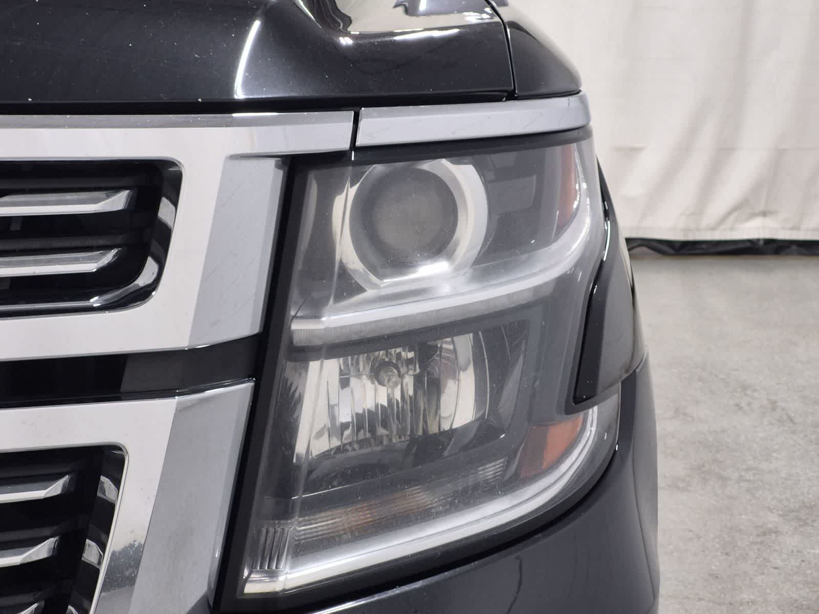 Thumbnail: 2016 Chevrolet Suburban - 10