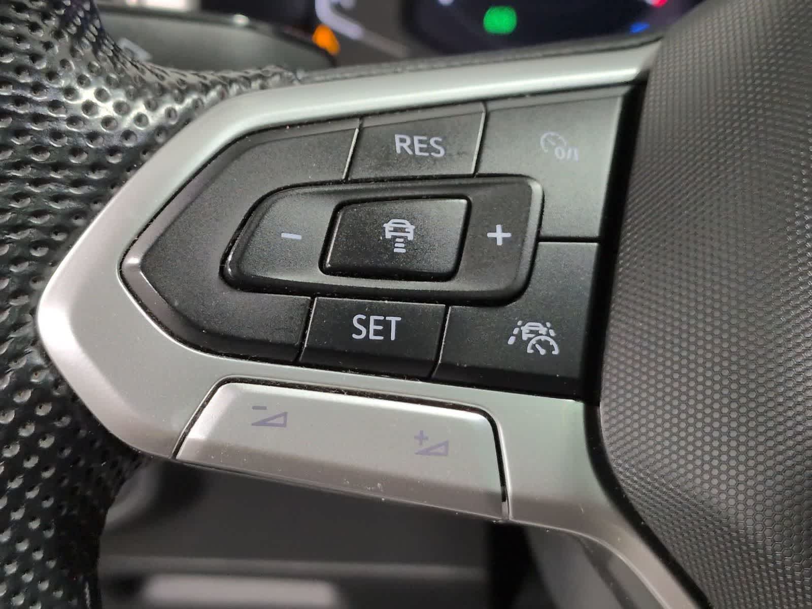 Thumbnail: 2021 Volkswagen Atlas - 24