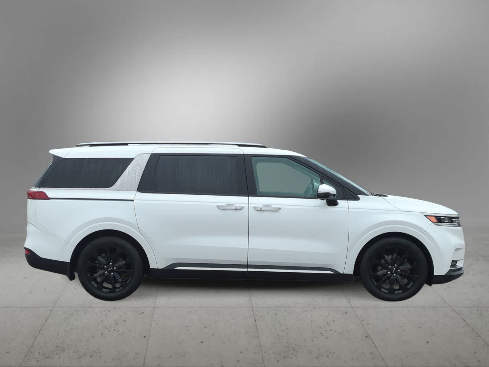 Thumbnail: 2023 Kia Carnival - 9