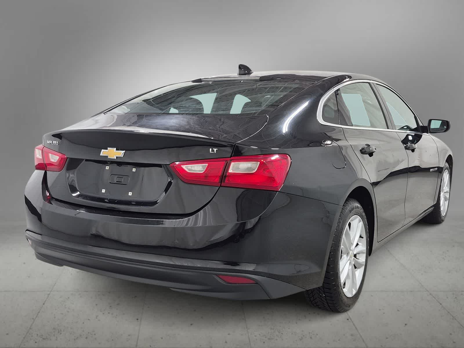Thumbnail: 2018 Chevrolet Malibu - 8