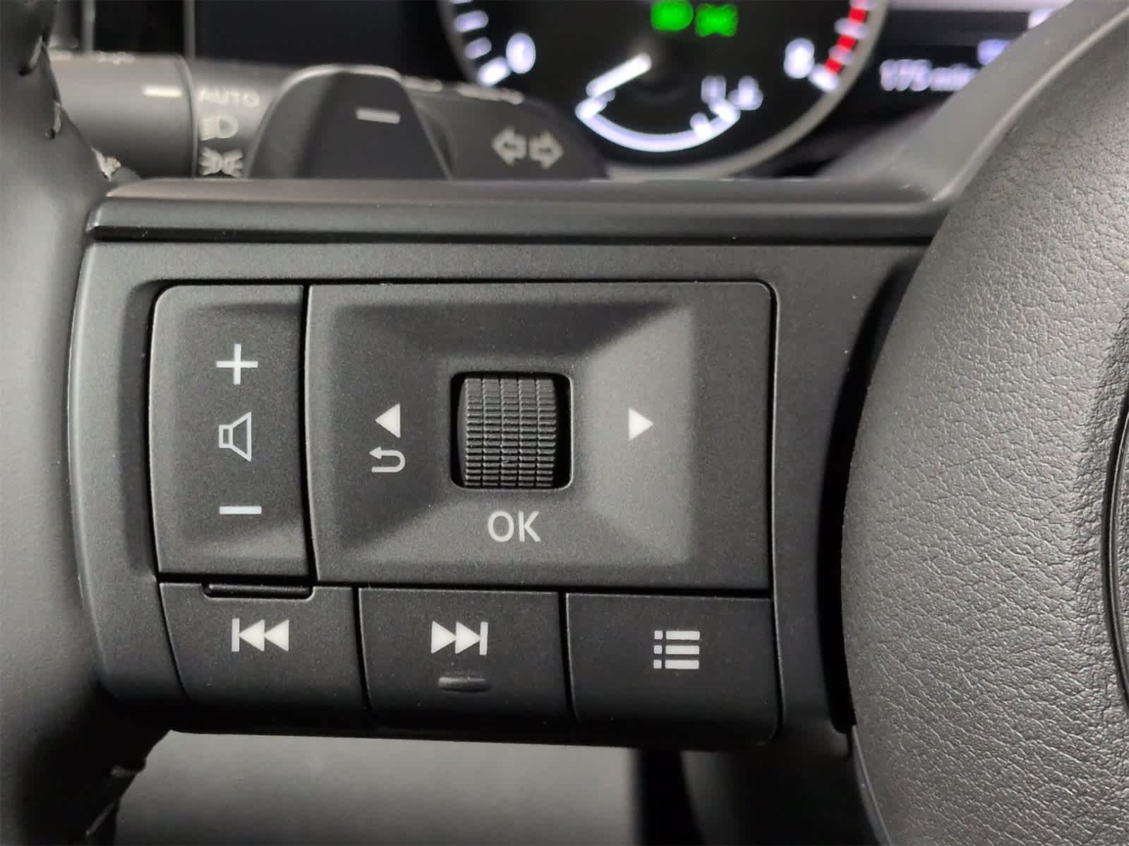 Thumbnail: 2025 Nissan Pathfinder - 17