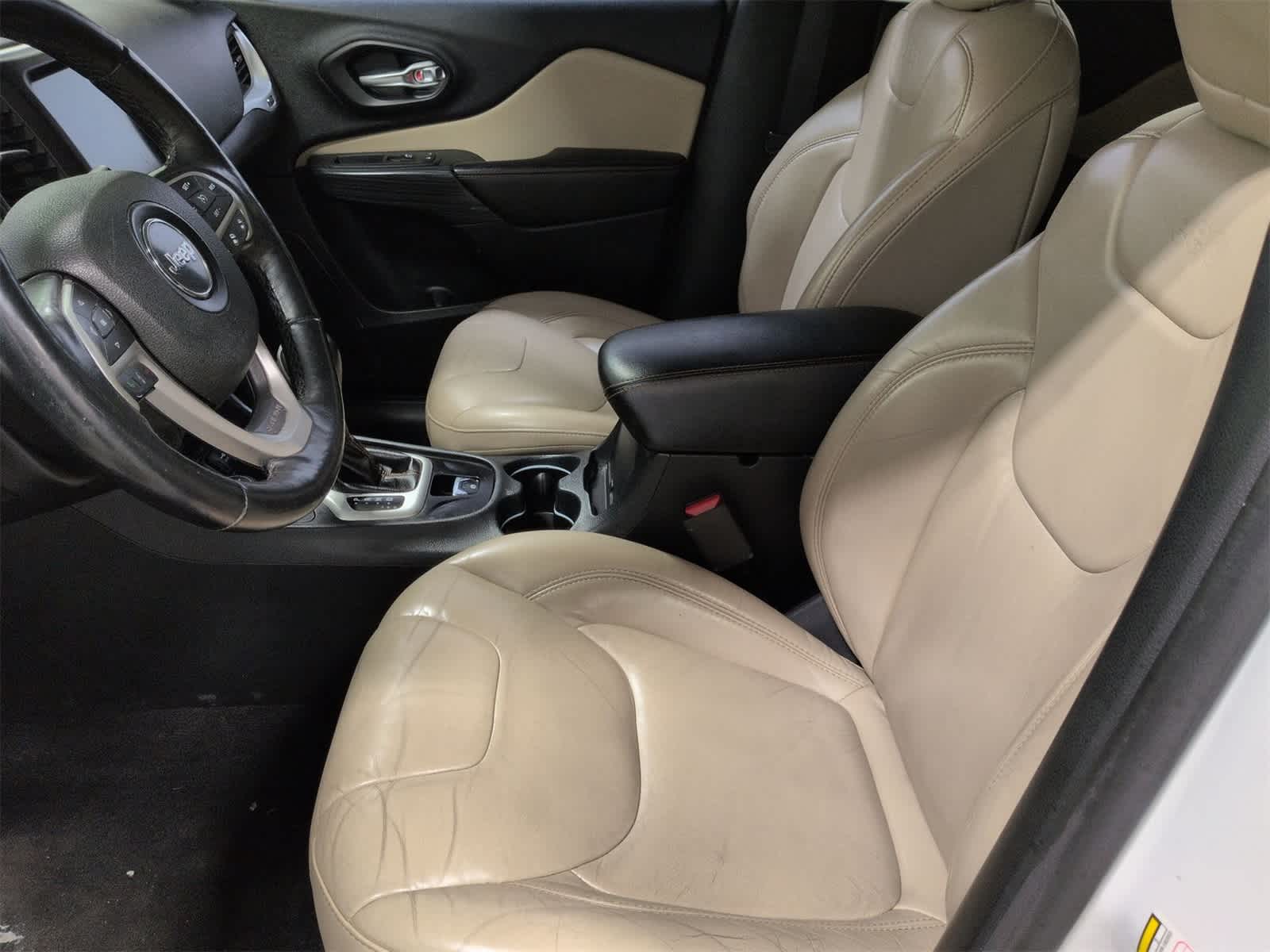 Thumbnail: 2016 Jeep Cherokee - 17