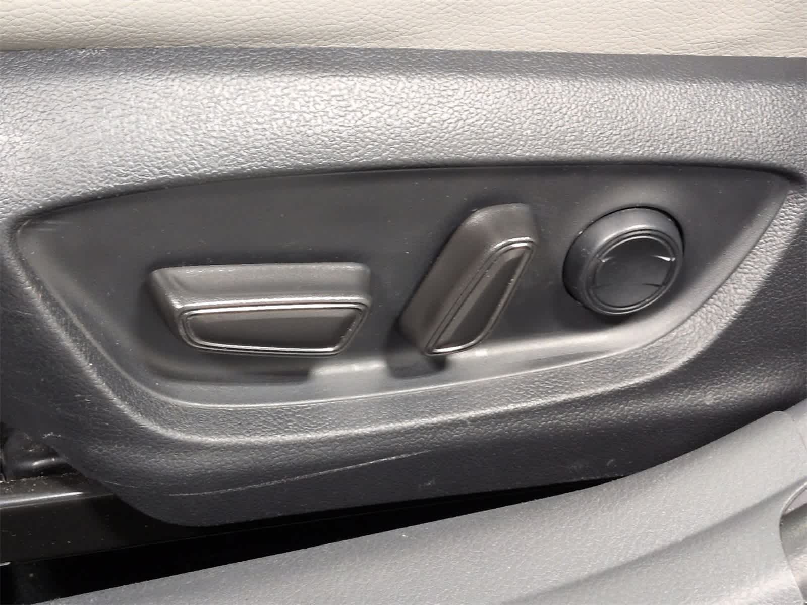 Thumbnail: 2022 Toyota Camry - 18