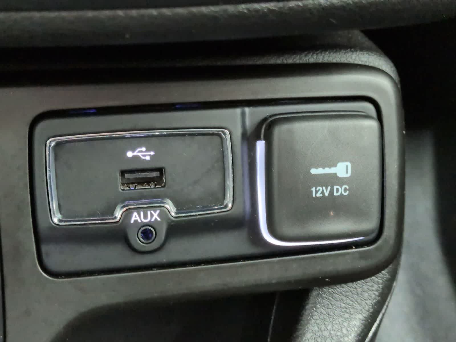 Thumbnail: 2023 Jeep Renegade - 32