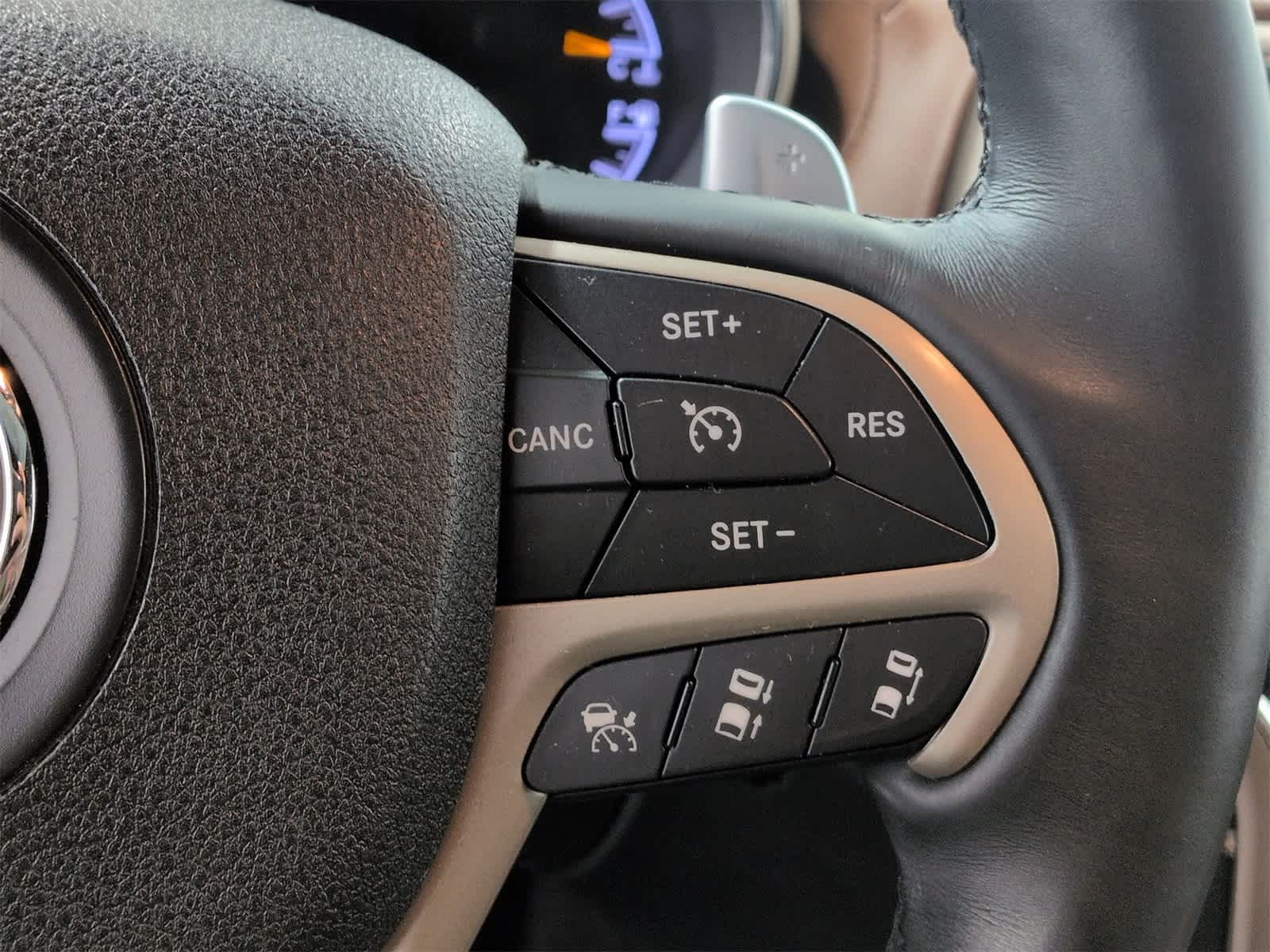 Thumbnail: 2017 Jeep Grand Cherokee - 27