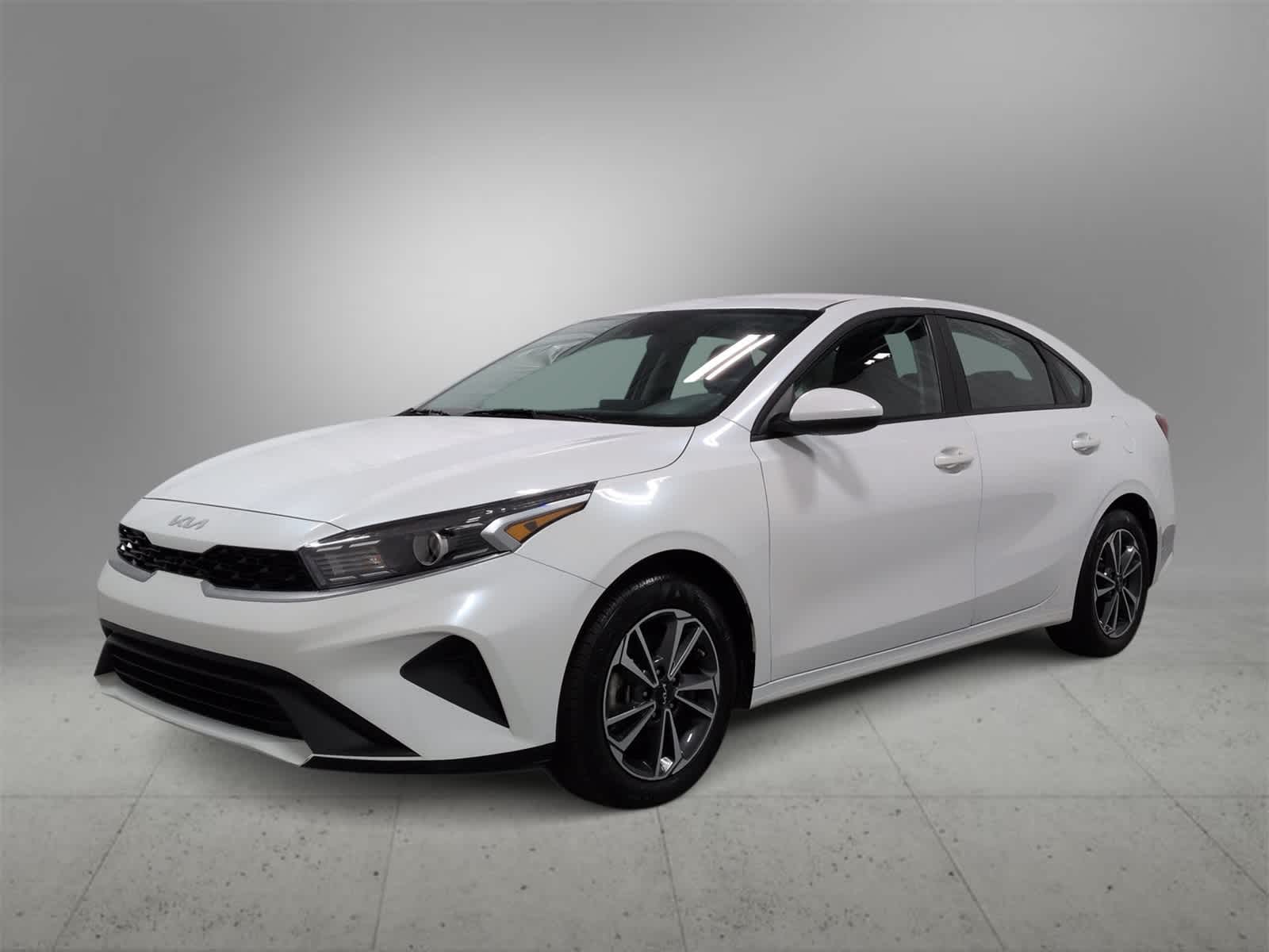 Thumbnail: 2023 Kia Forte - 4