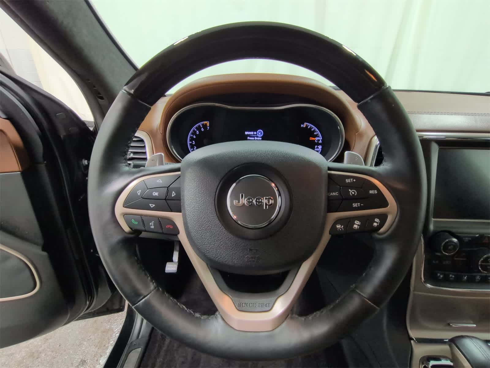 Thumbnail: 2017 Jeep Grand Cherokee - 25