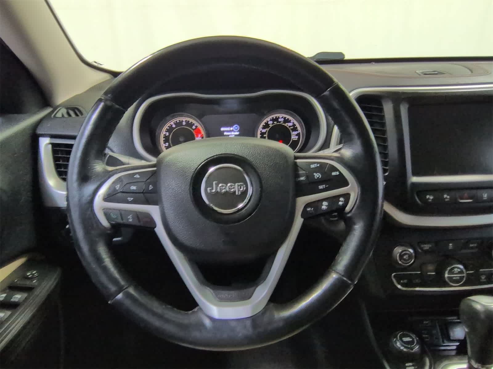 Thumbnail: 2016 Jeep Cherokee - 23