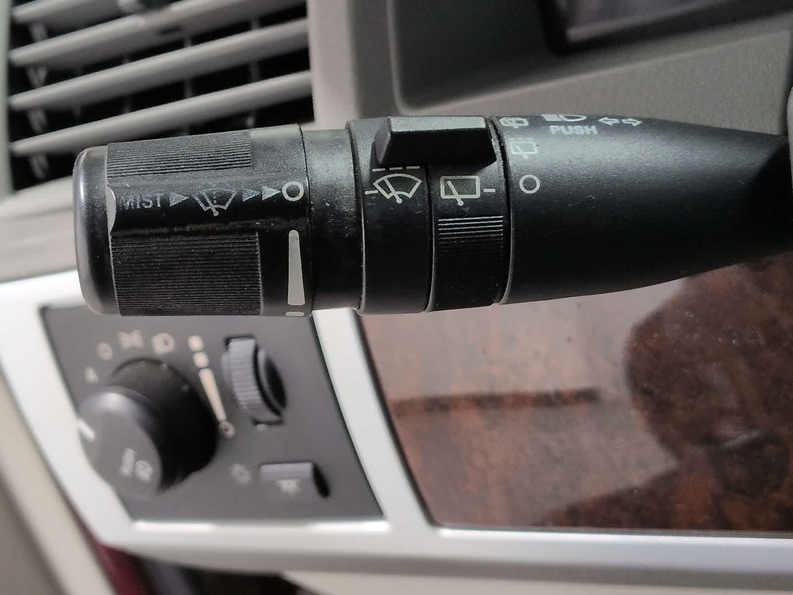 Thumbnail: 2009 Chrysler Town & Country - 25