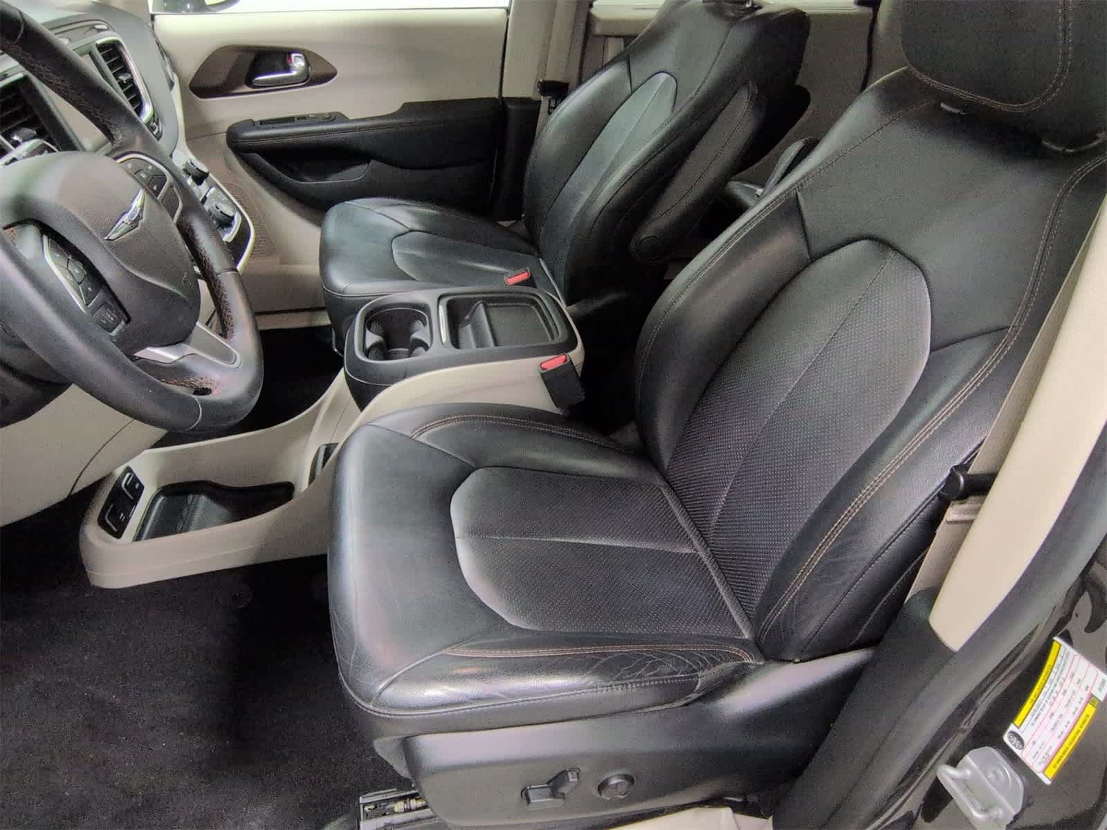 Thumbnail: 2018 Chrysler Pacifica - 17