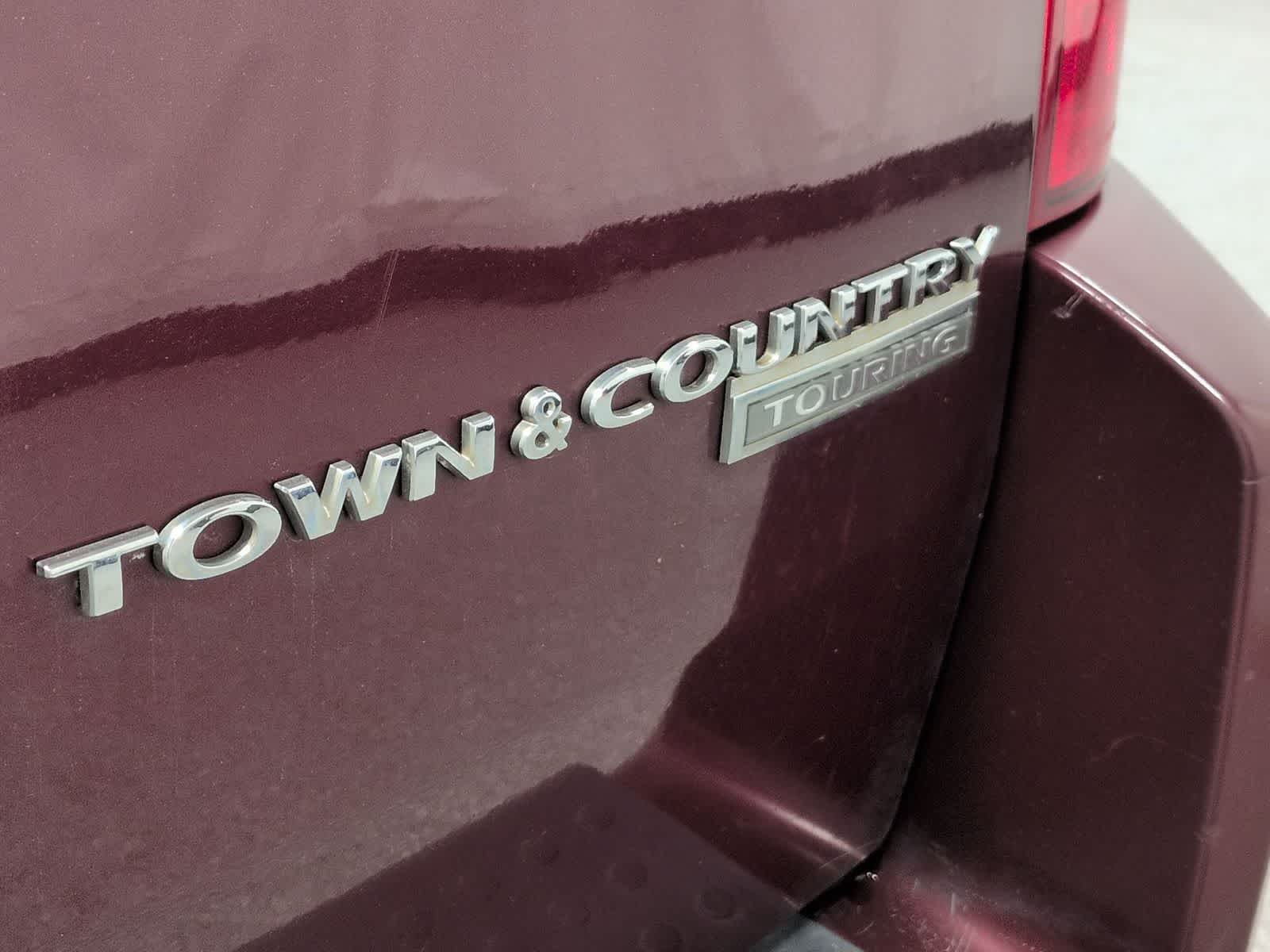 Thumbnail: 2009 Chrysler Town & Country - 13