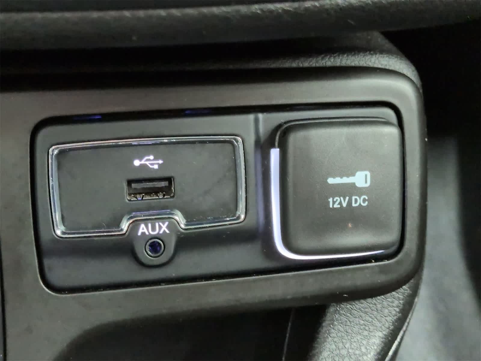 Thumbnail: 2023 Jeep Renegade - 32