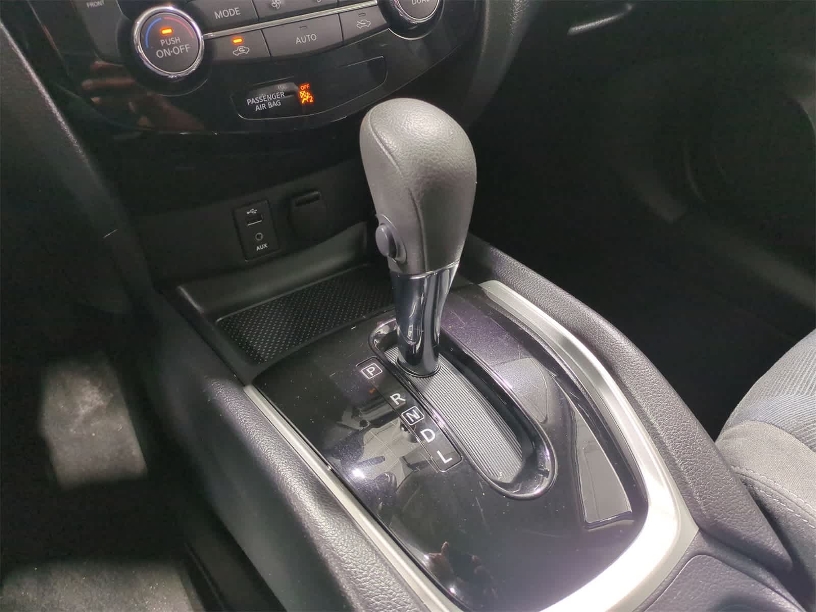 Thumbnail: 2016 Nissan Rogue - 32