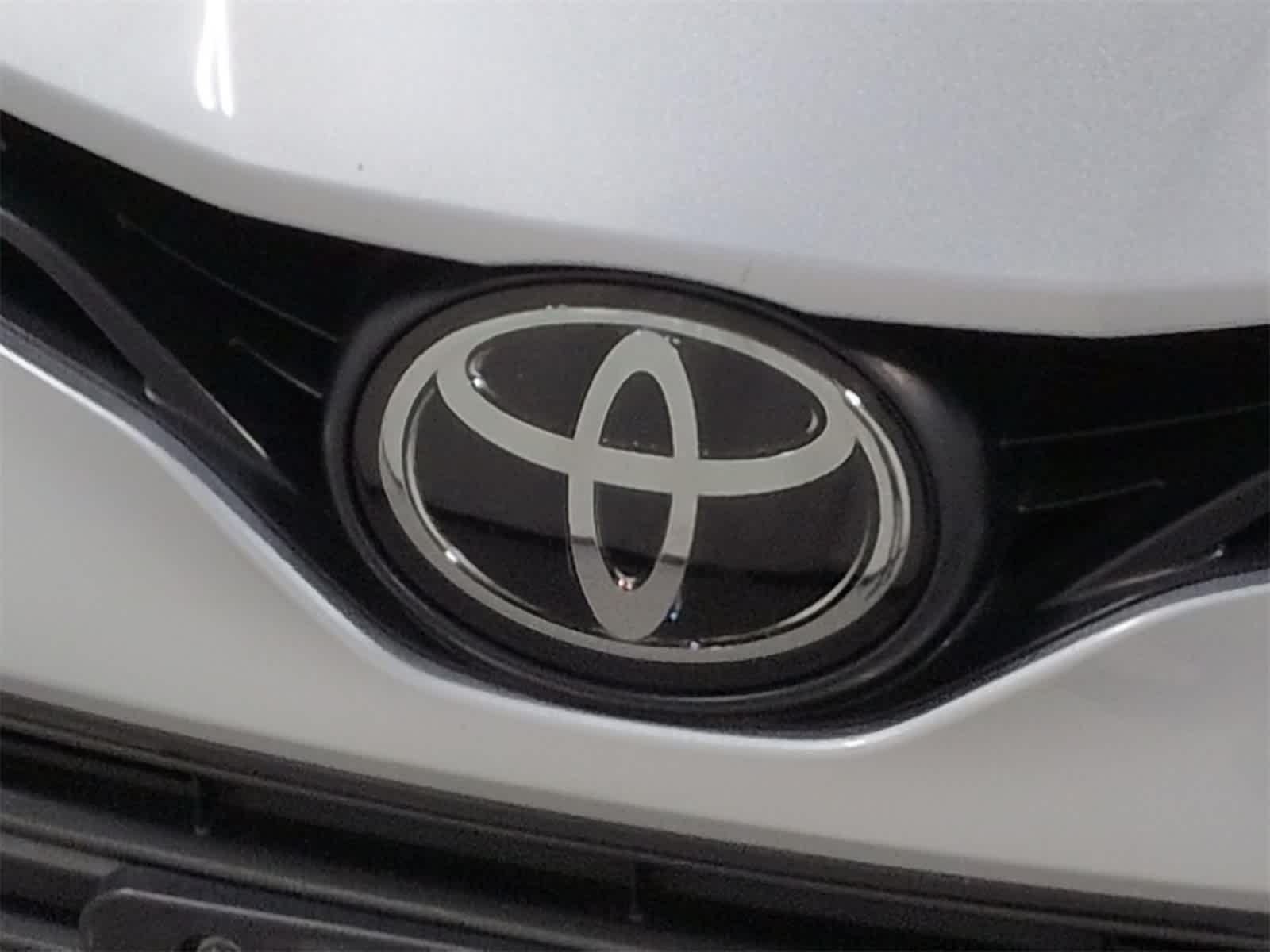 Thumbnail: 2022 Toyota Camry - 12