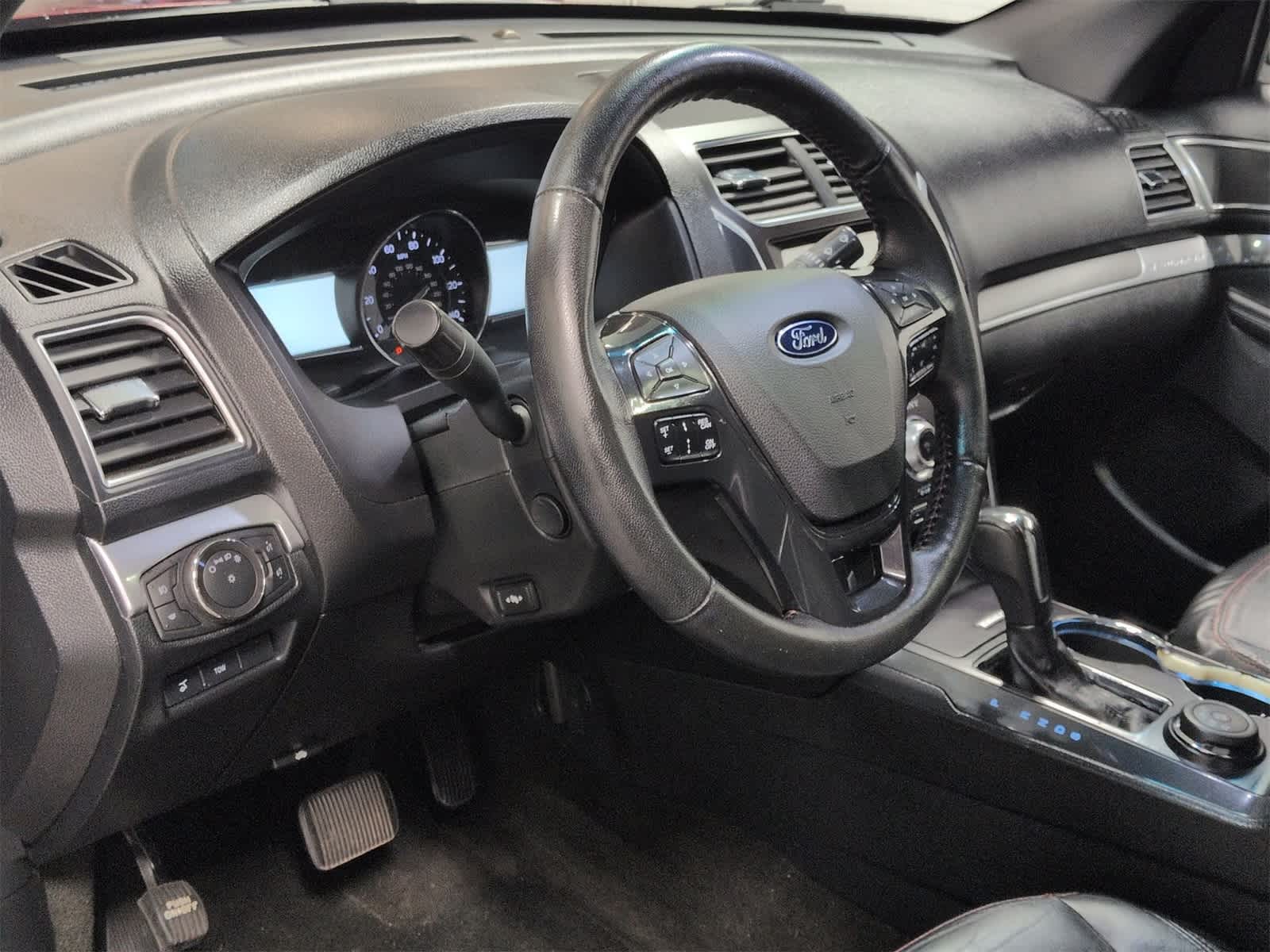 Thumbnail: 2016 Ford Explorer - 10