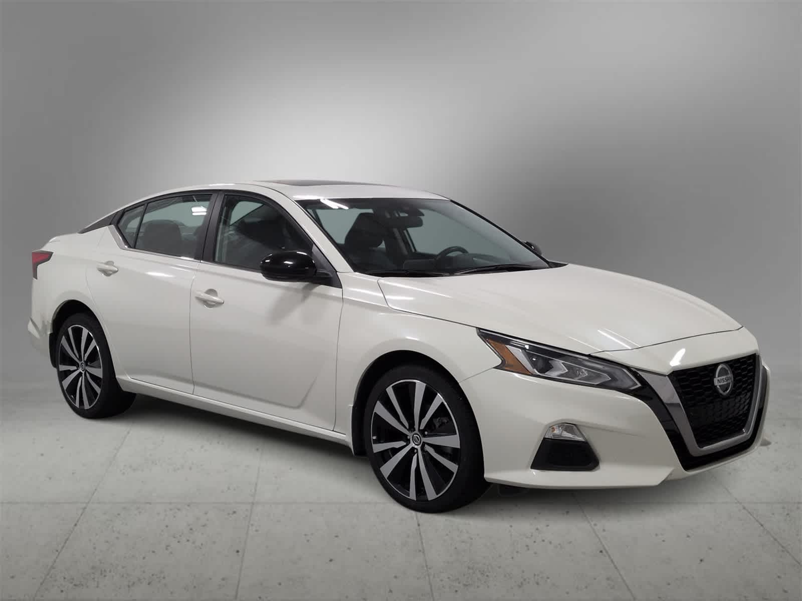 2021 Nissan Altima 2.5 SR photo 2