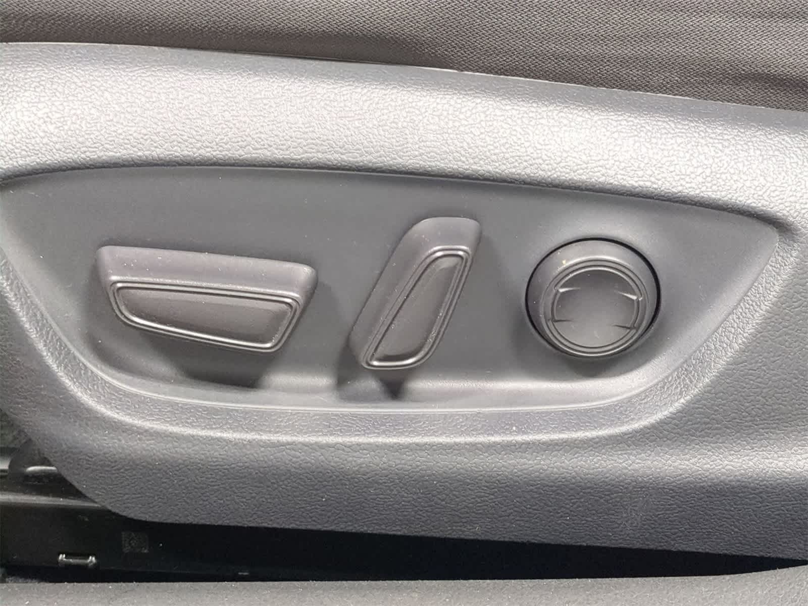 Thumbnail: 2021 Toyota Camry - 16