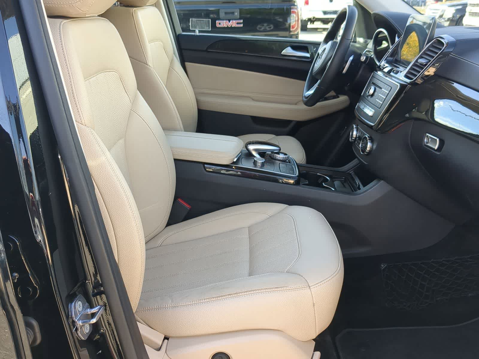 Thumbnail: 2019 Mercedes-Benz GLS - 29