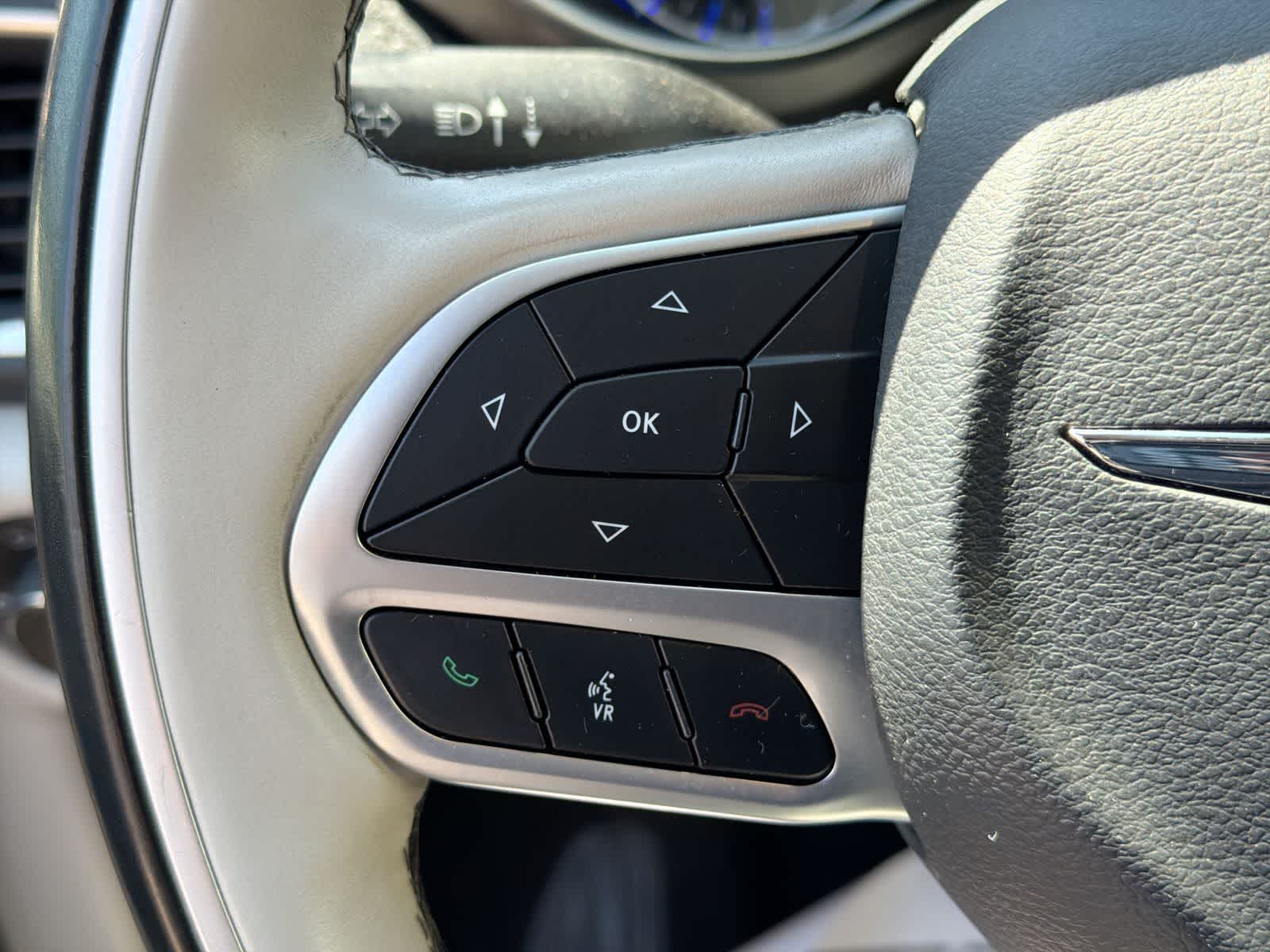 Thumbnail: 2018 Chrysler Pacifica - 24