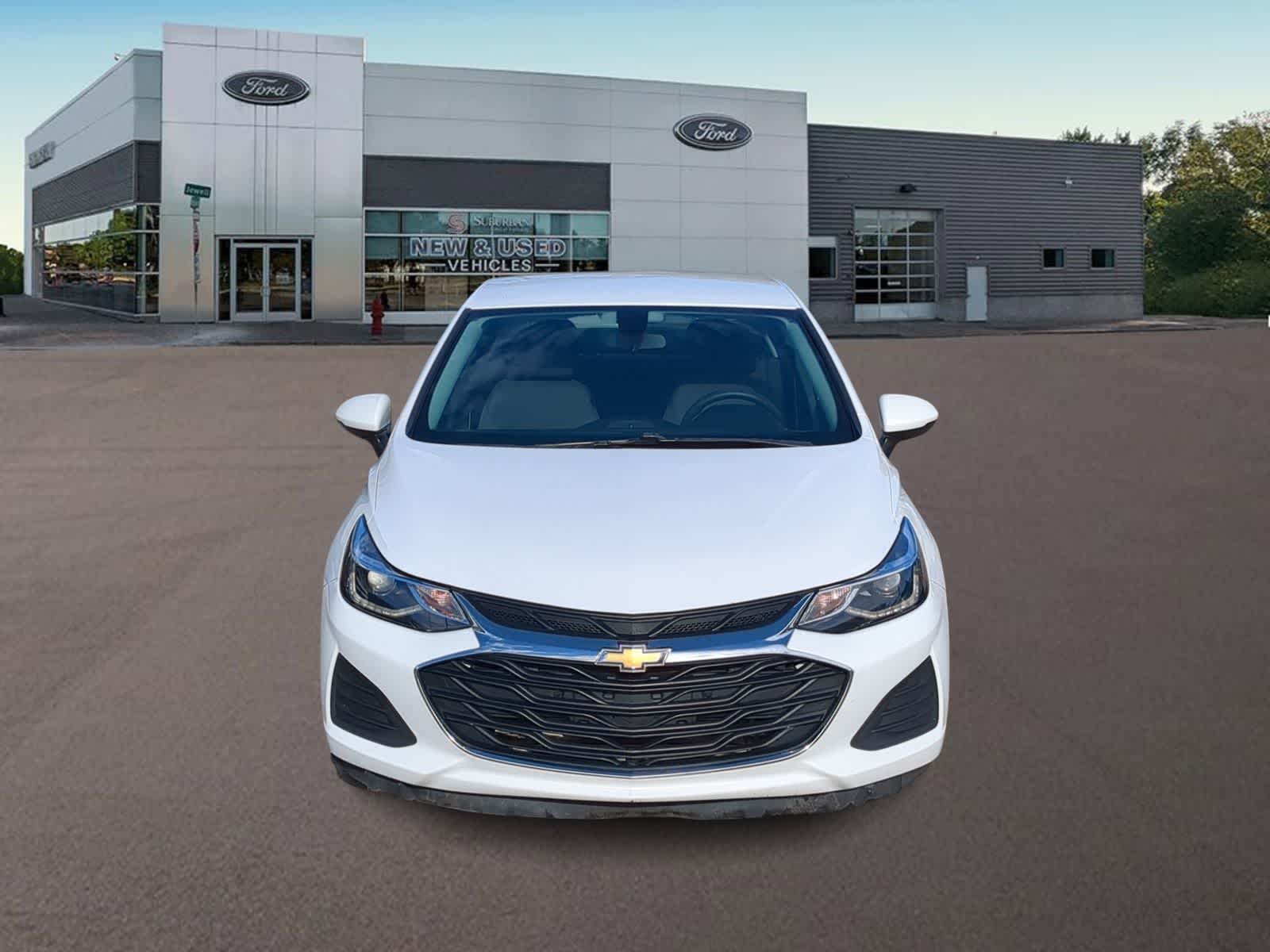 Thumbnail: 2019 Chevrolet Cruze - 3
