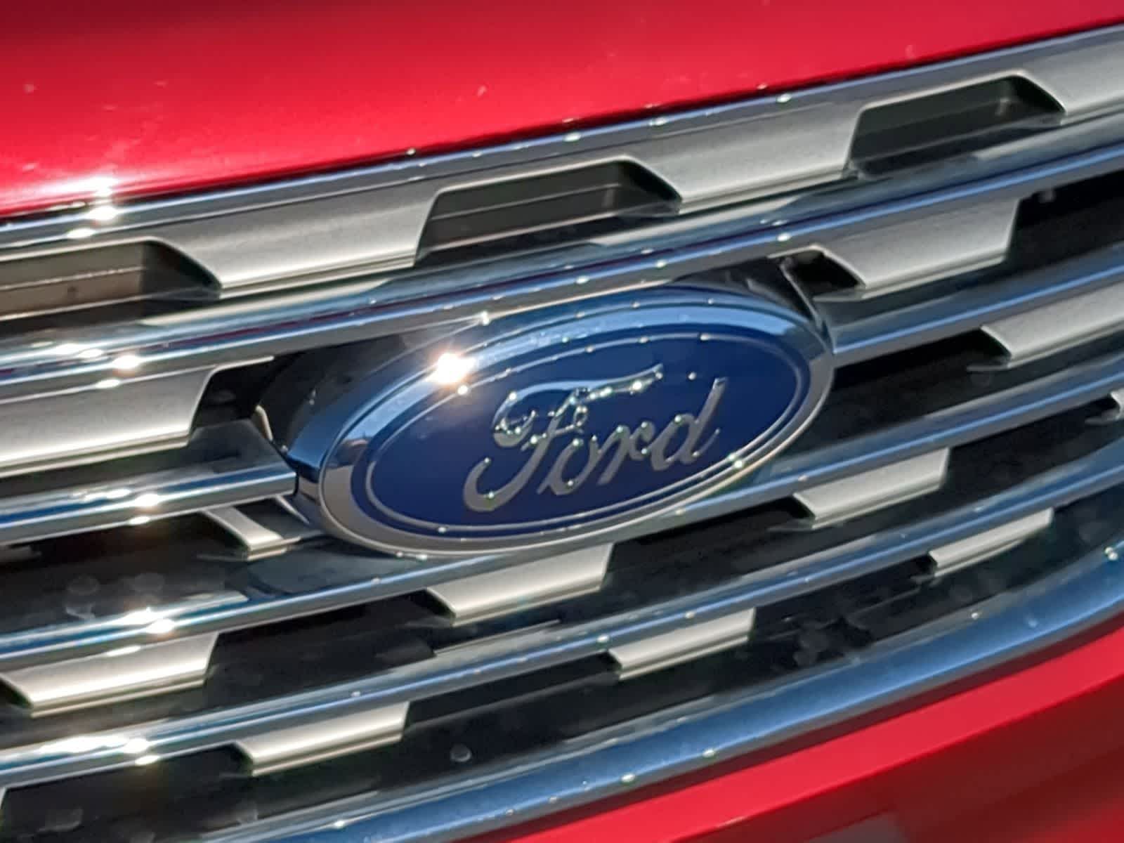 Thumbnail: 2019 Ford Edge - 16
