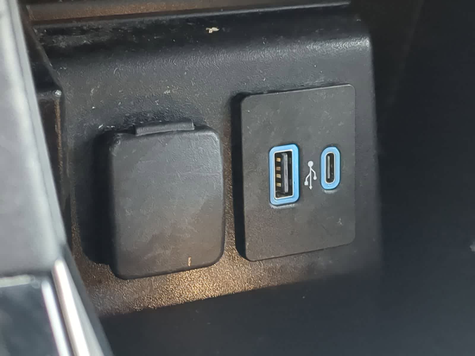 Thumbnail: 2022 Ford Explorer - 39