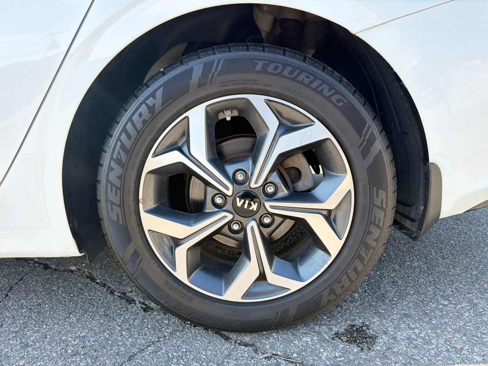 Thumbnail: 2019 Kia Forte - 16