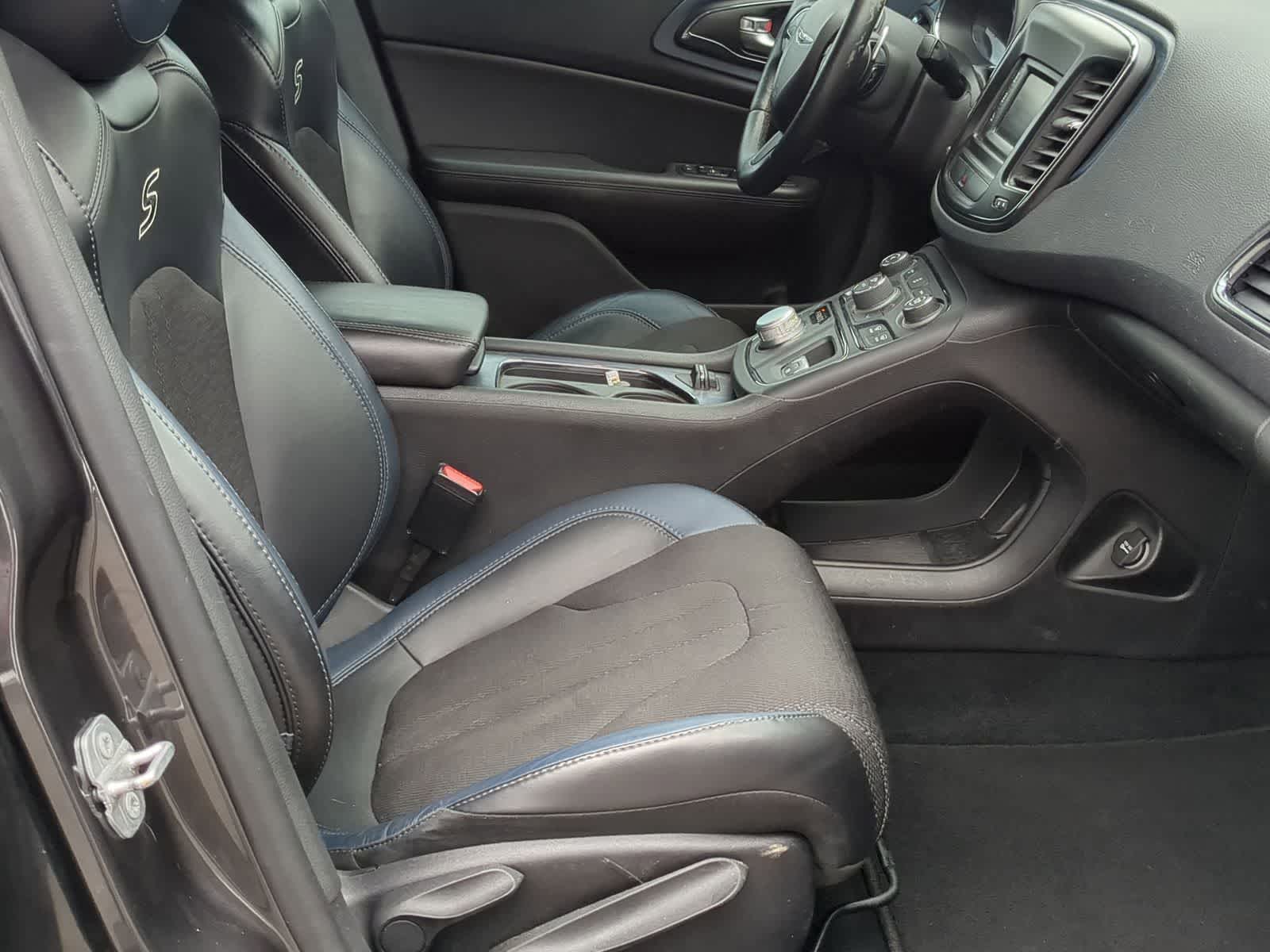 Thumbnail: 2016 Chrysler 200 - 27