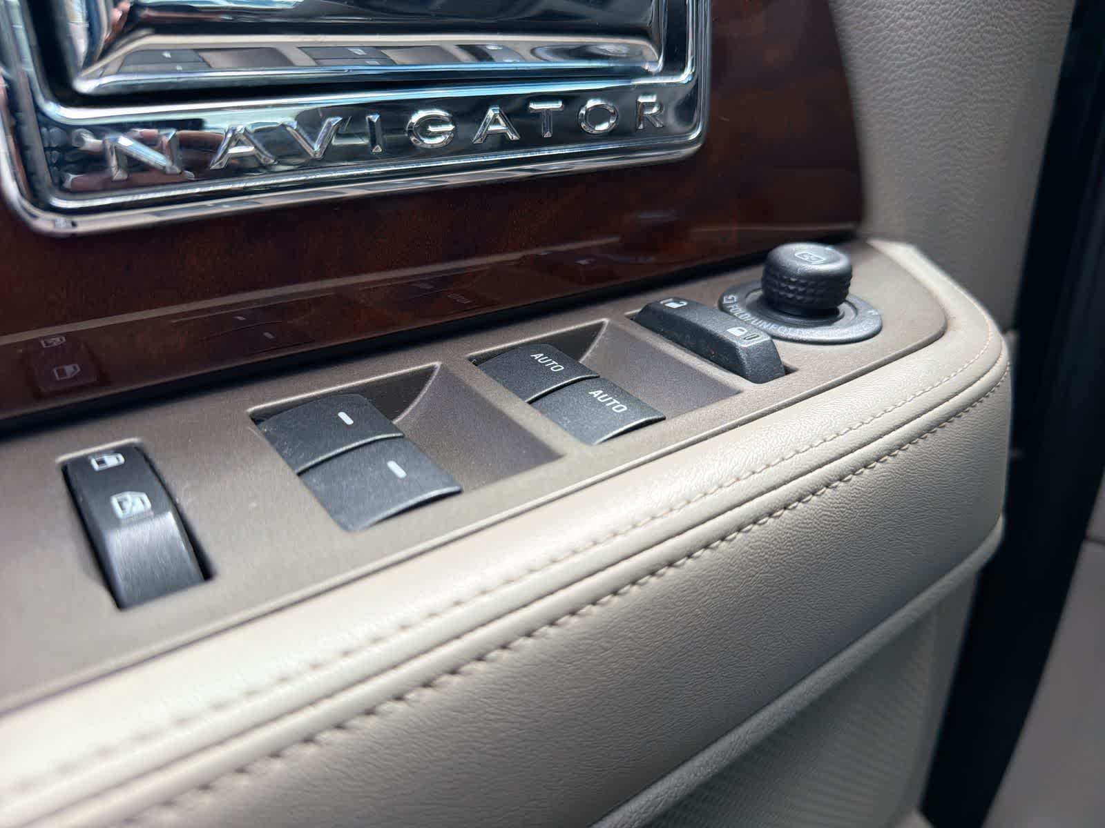 Thumbnail: 2013 Lincoln Navigator - 22