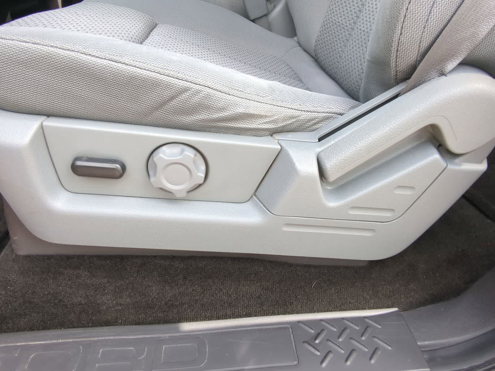 2014 Ford F-150 XLT 23