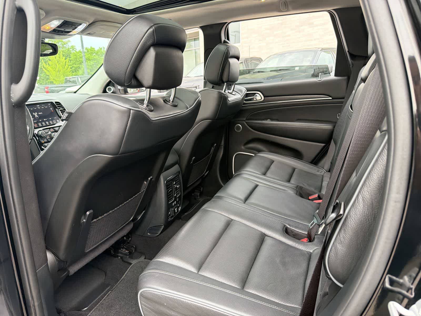 Thumbnail: 2020 Jeep Grand Cherokee - 23