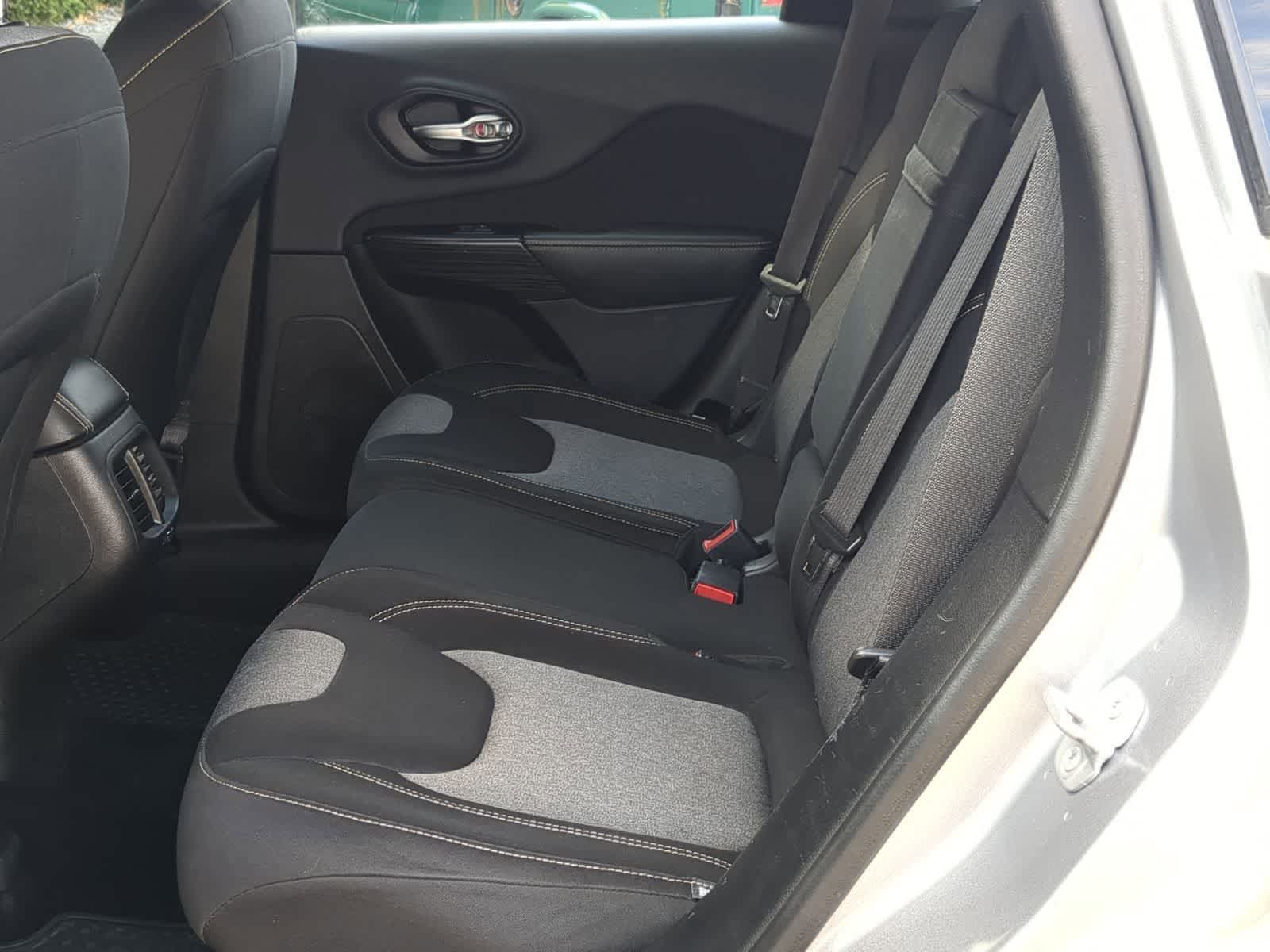 Thumbnail: 2014 Jeep Cherokee - 24