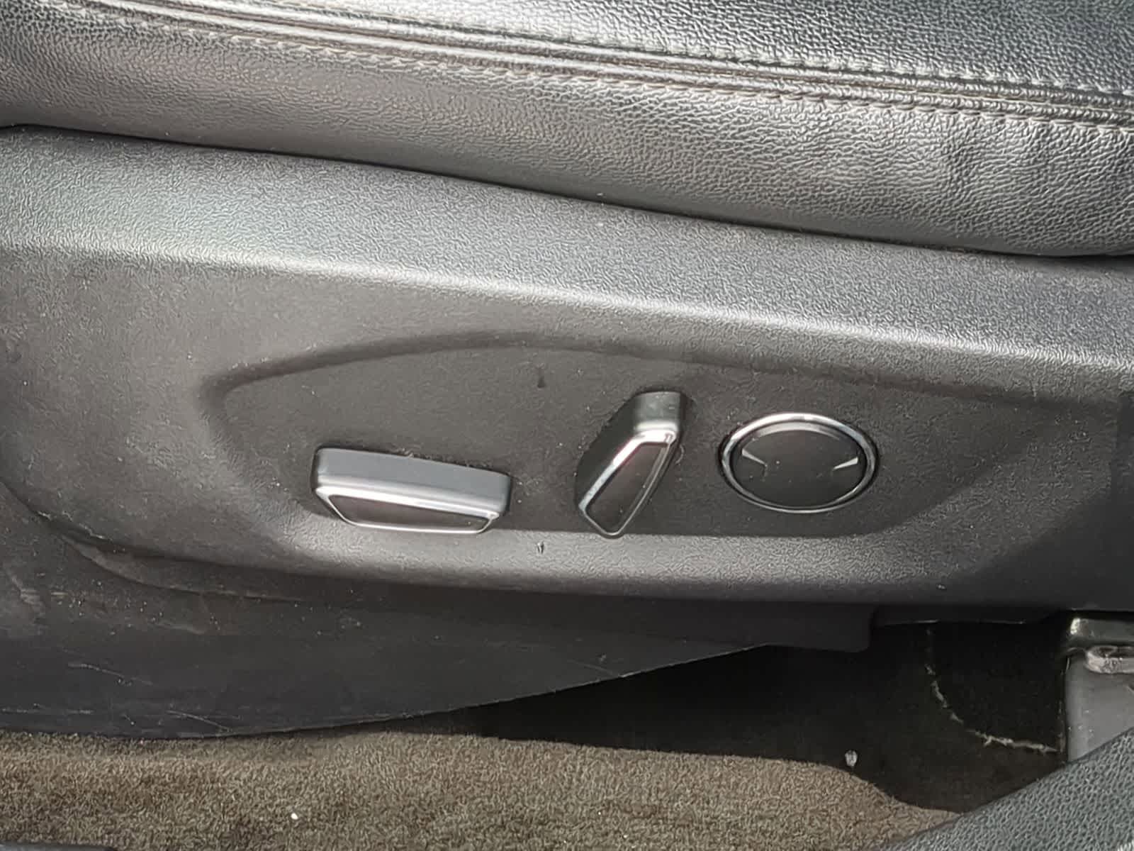 Thumbnail: 2016 Ford Explorer - 23