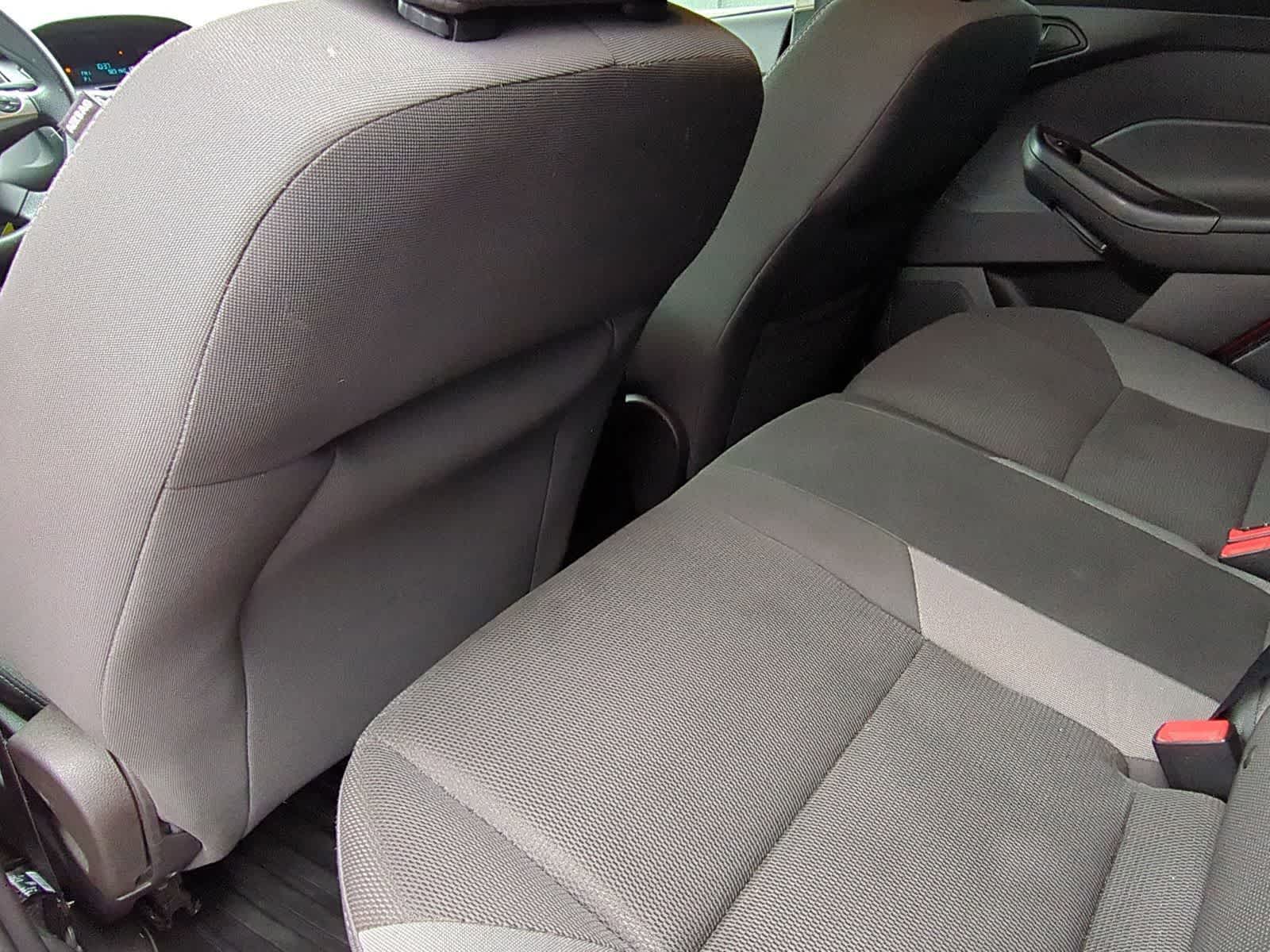 Thumbnail: 2012 Ford Focus - 20