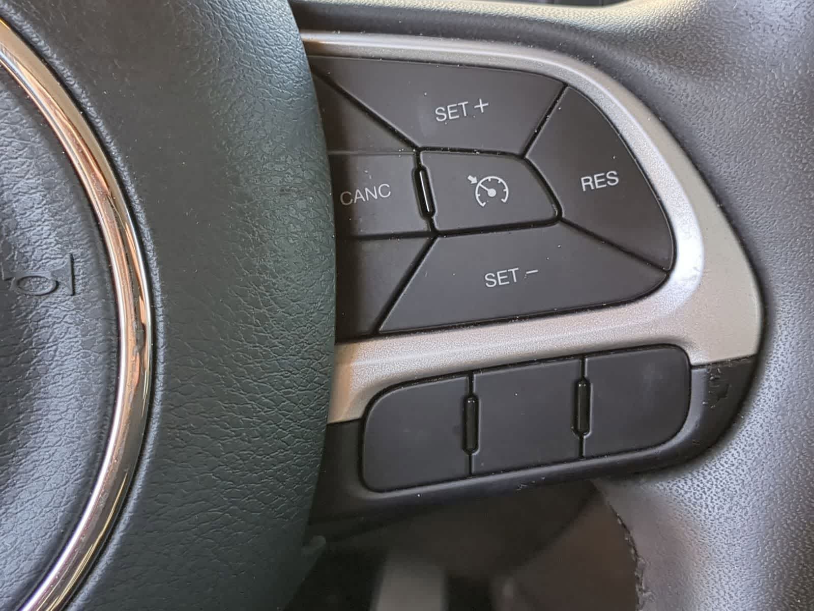 Thumbnail: 2019 Jeep Renegade - 25