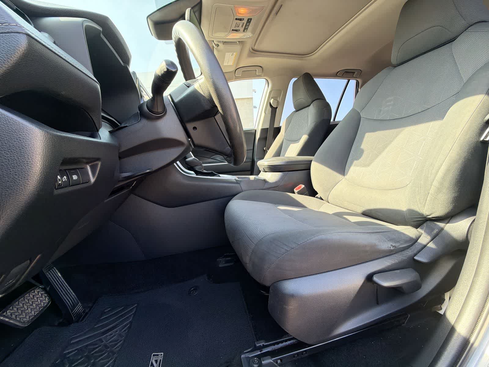 Thumbnail: 2019 Toyota RAV4 - 17