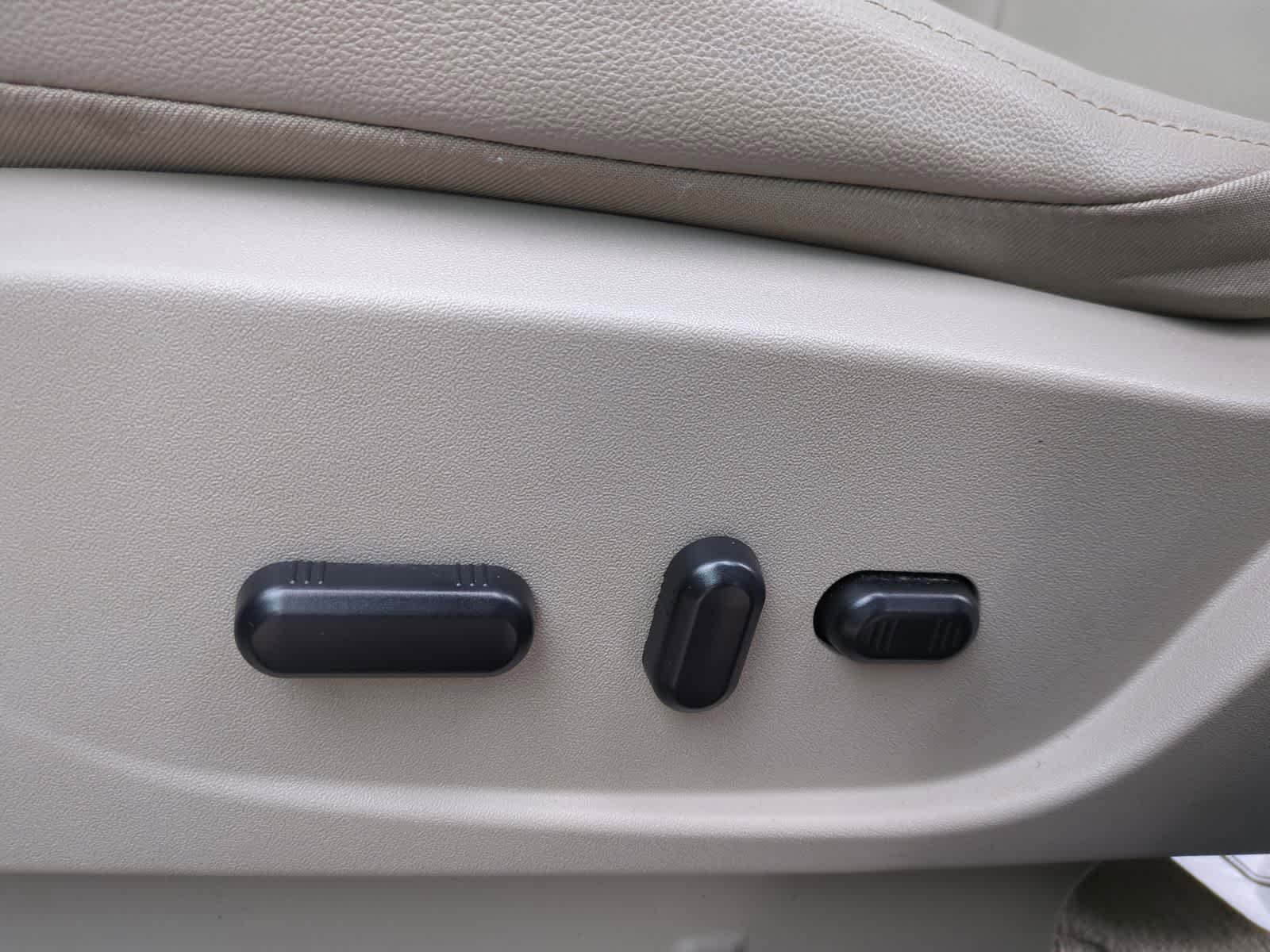 Thumbnail: 2015 Ford Escape - 23