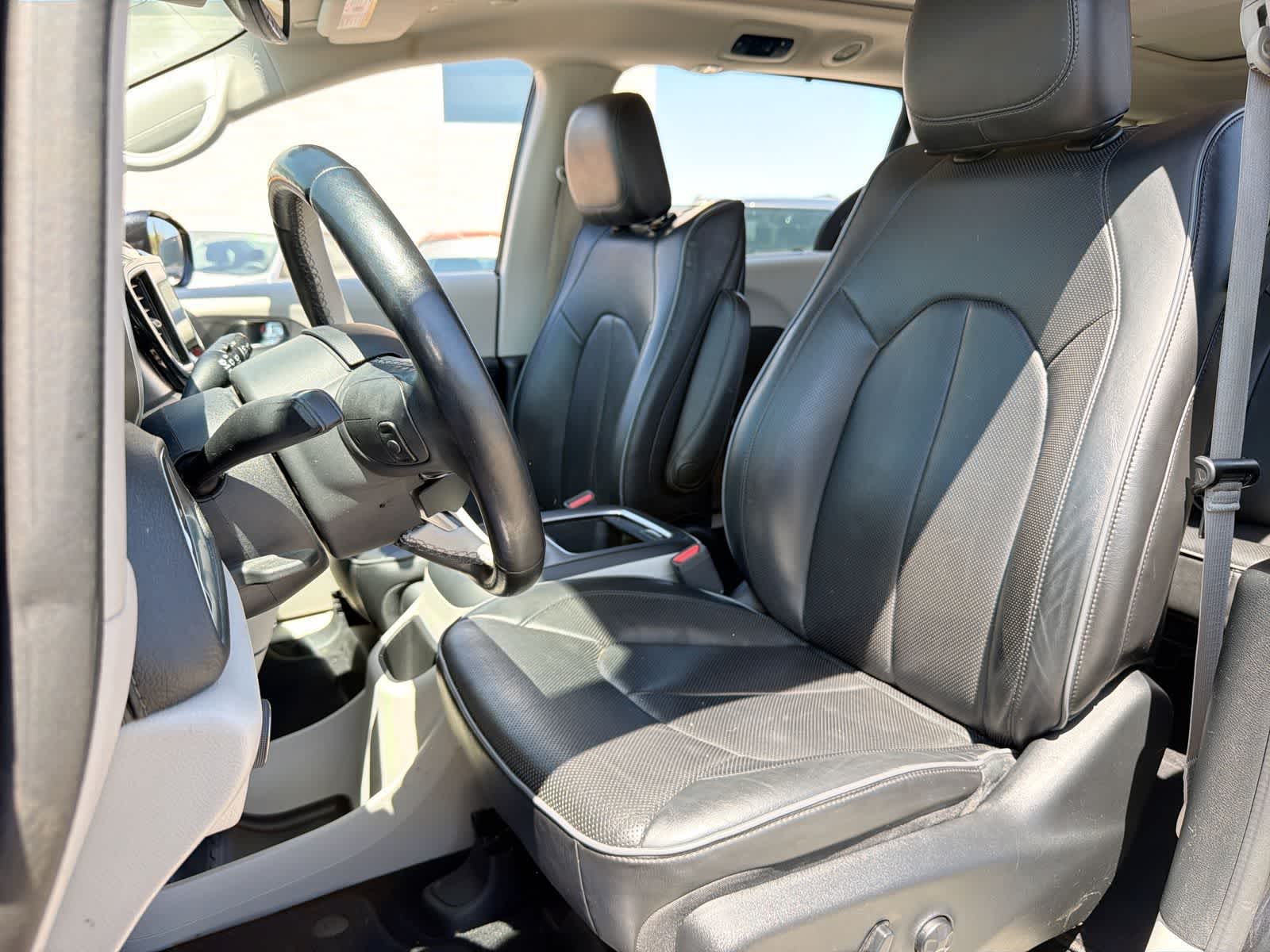 Thumbnail: 2018 Chrysler Pacifica - 17