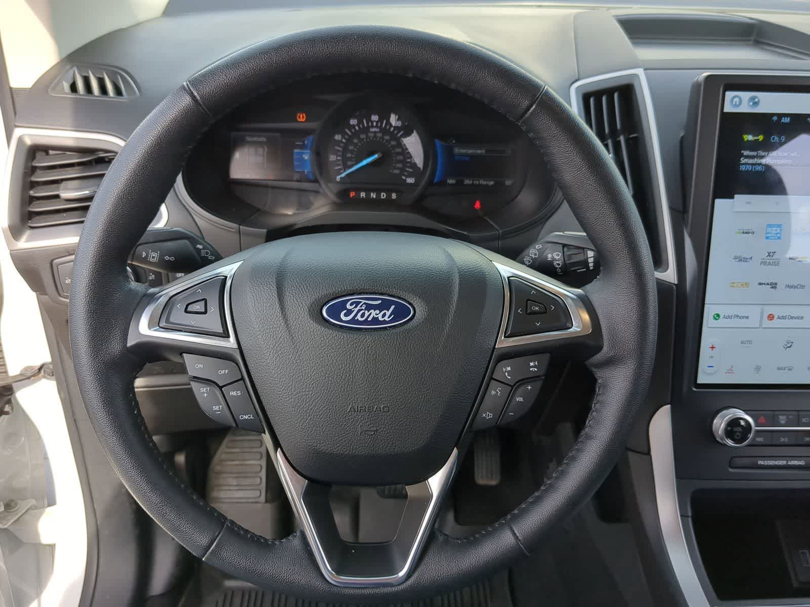2022 Ford Edge SEL 25