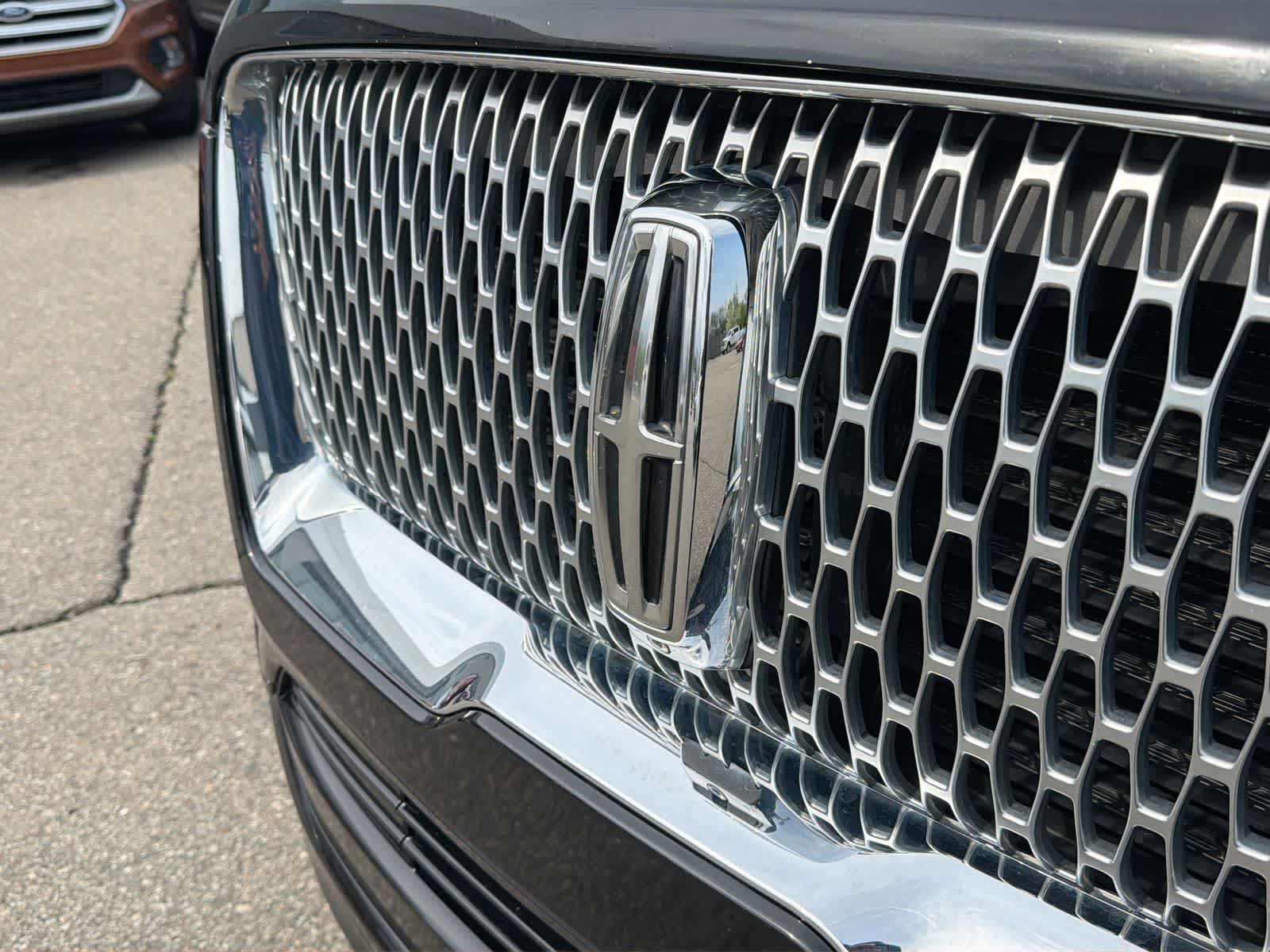 Thumbnail: 2019 Lincoln Navigator L - 16