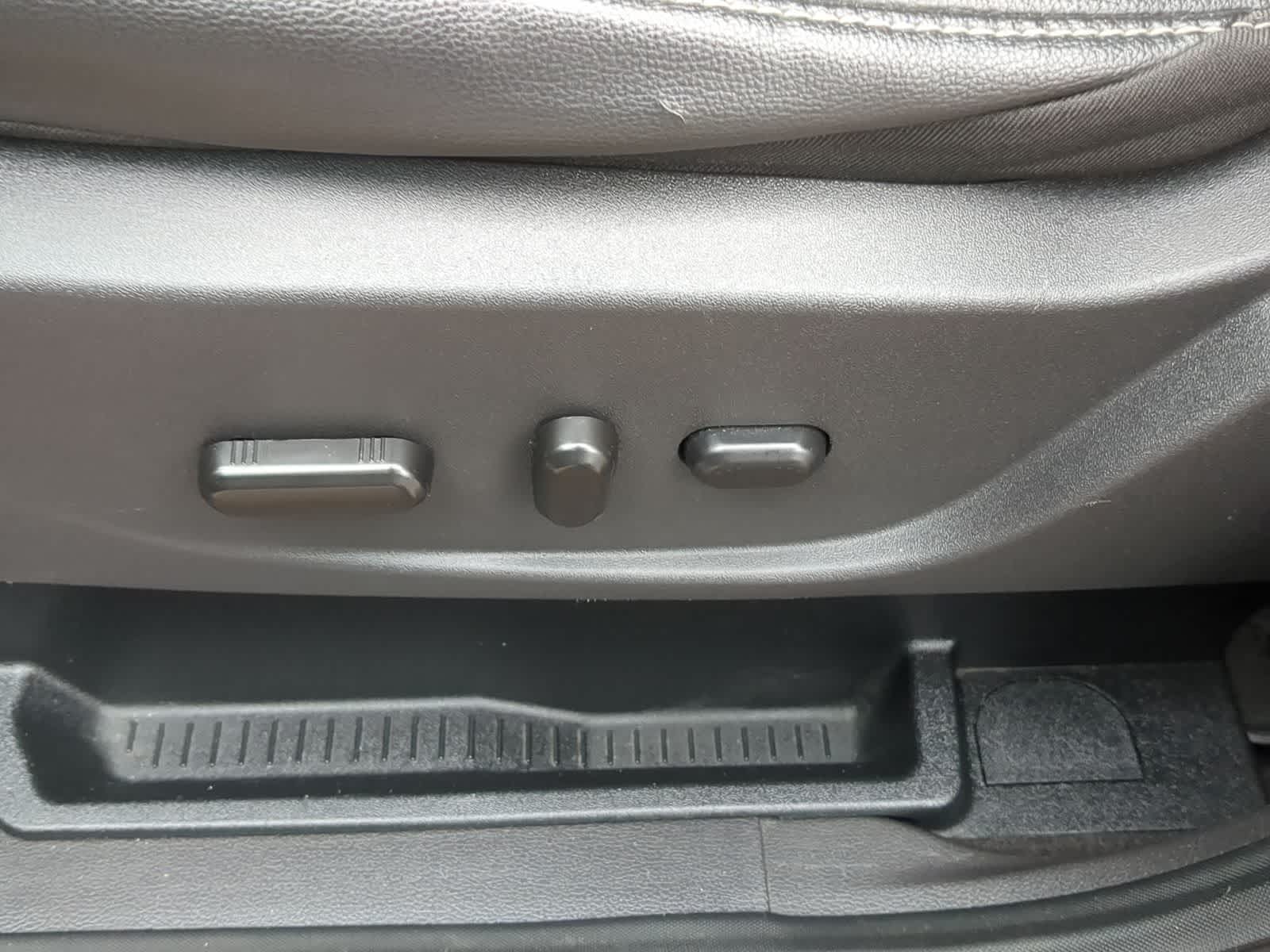 Thumbnail: 2017 Ford Escape - 22