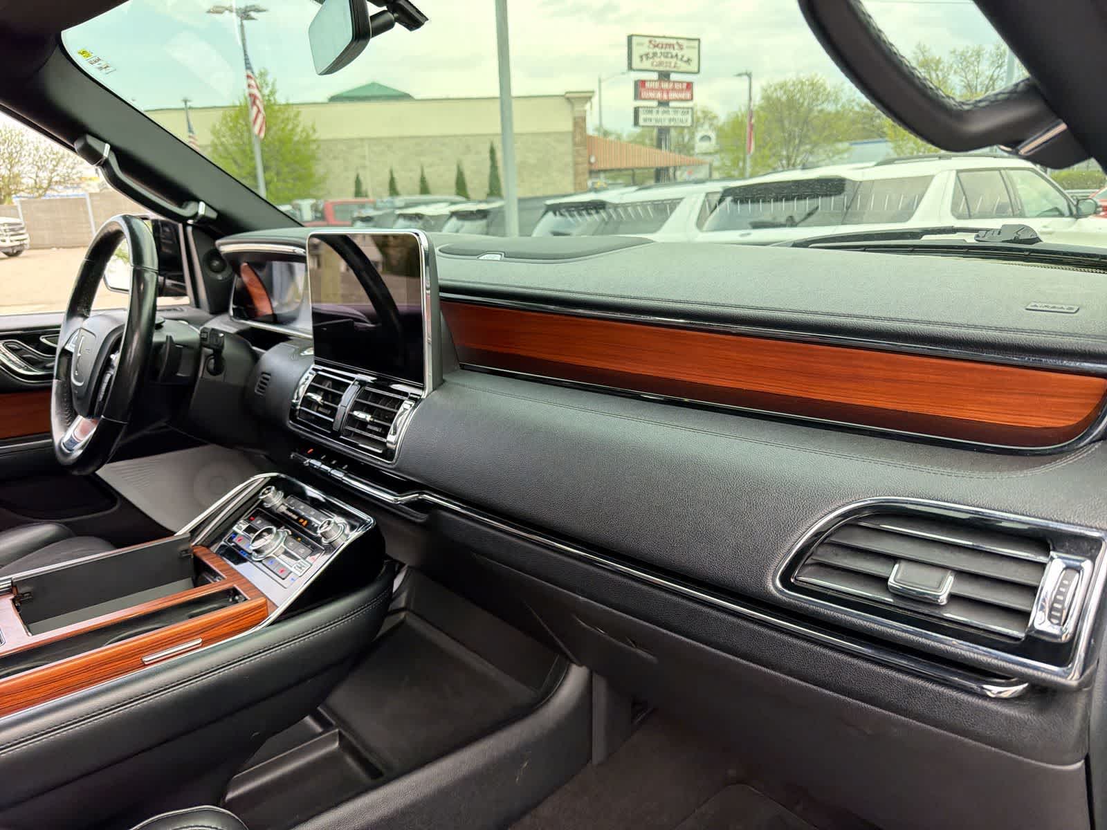 Thumbnail: 2019 Lincoln Navigator L - 20