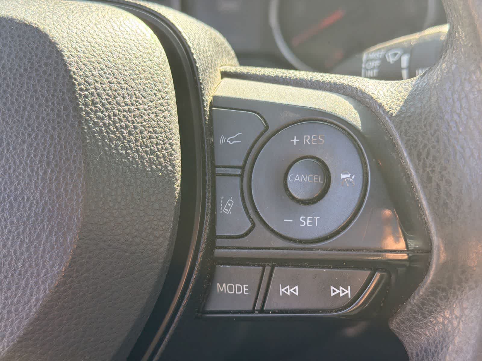 Thumbnail: 2019 Toyota RAV4 - 25