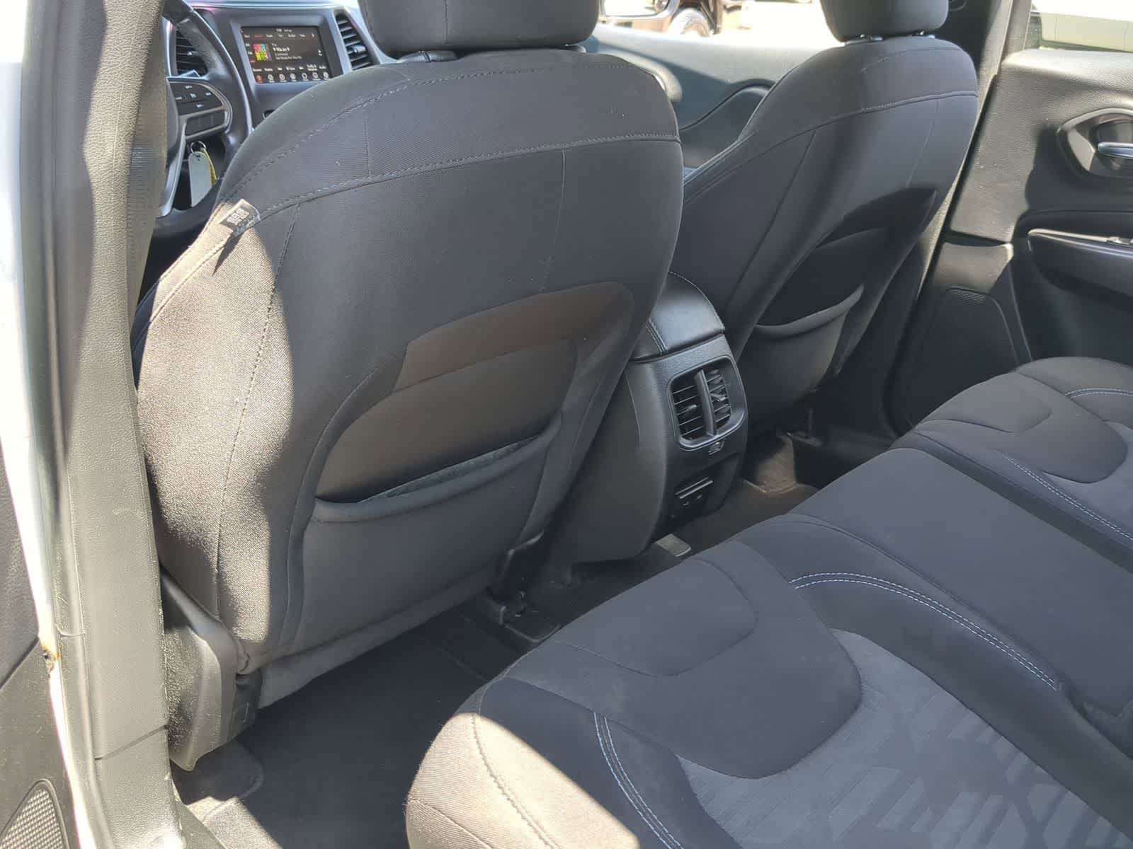 Thumbnail: 2019 Jeep Cherokee - 20