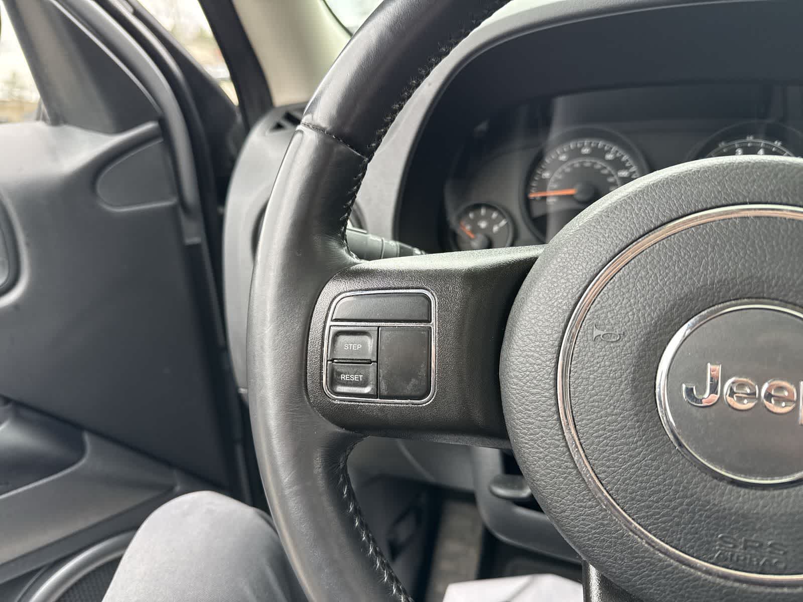 Thumbnail: 2017 Jeep Patriot - 29