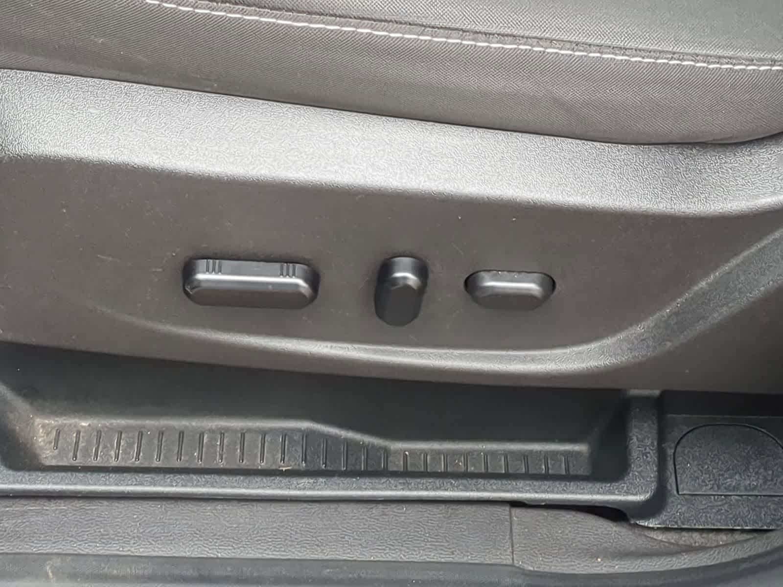 Thumbnail: 2019 Ford Escape - 20