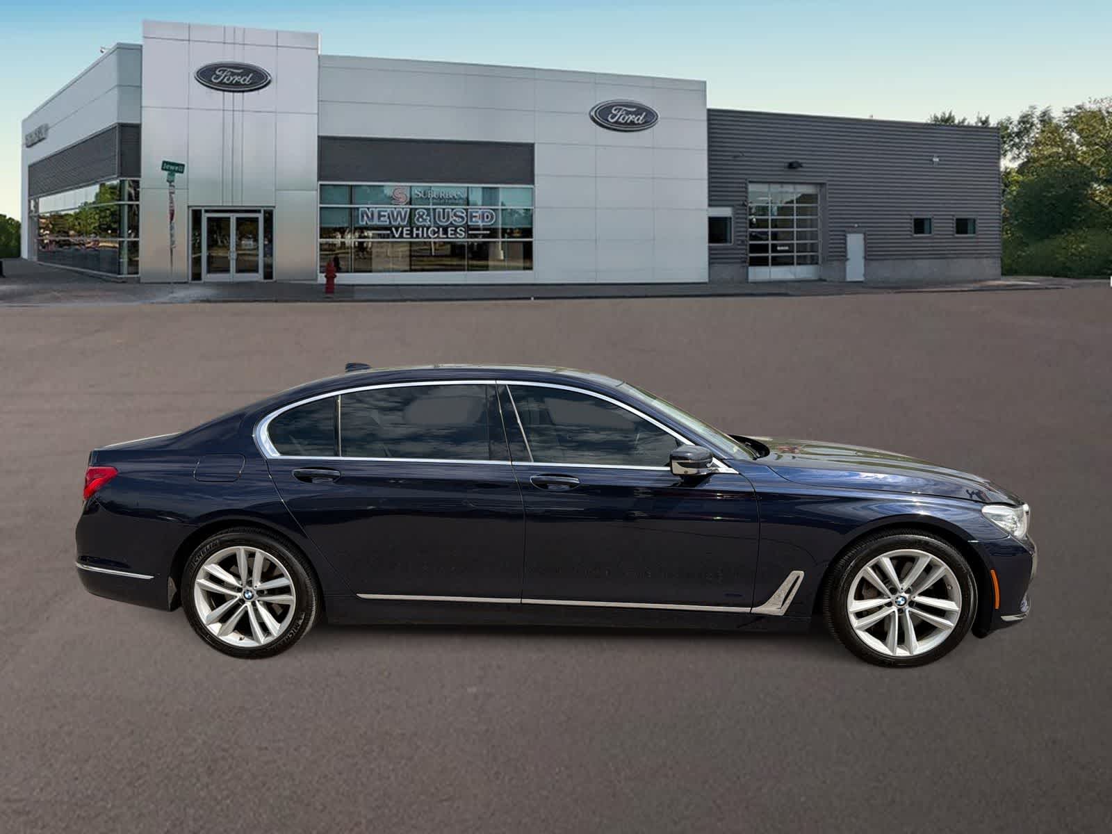 Thumbnail: 2016 BMW 7 Series - 12